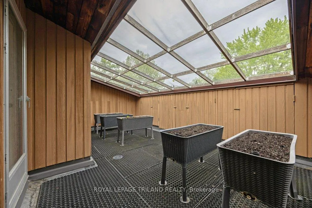 Photo 33 of 12 Mayfair Drive, London, East B — HOMEH