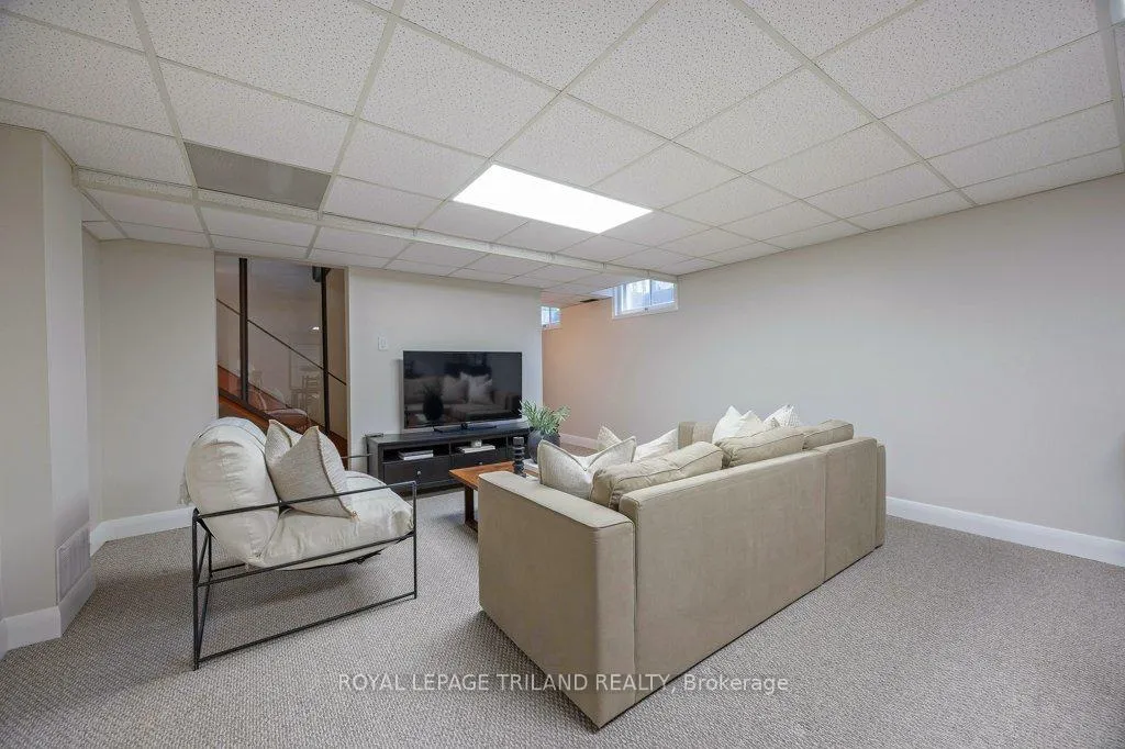 Photo 38 of 12 Mayfair Drive, London, East B — HOMEH
