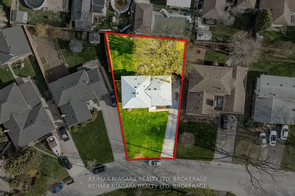 Photo 2 of 16 Croydon Drive, St. Catharines, Lakeshore — HOMEH