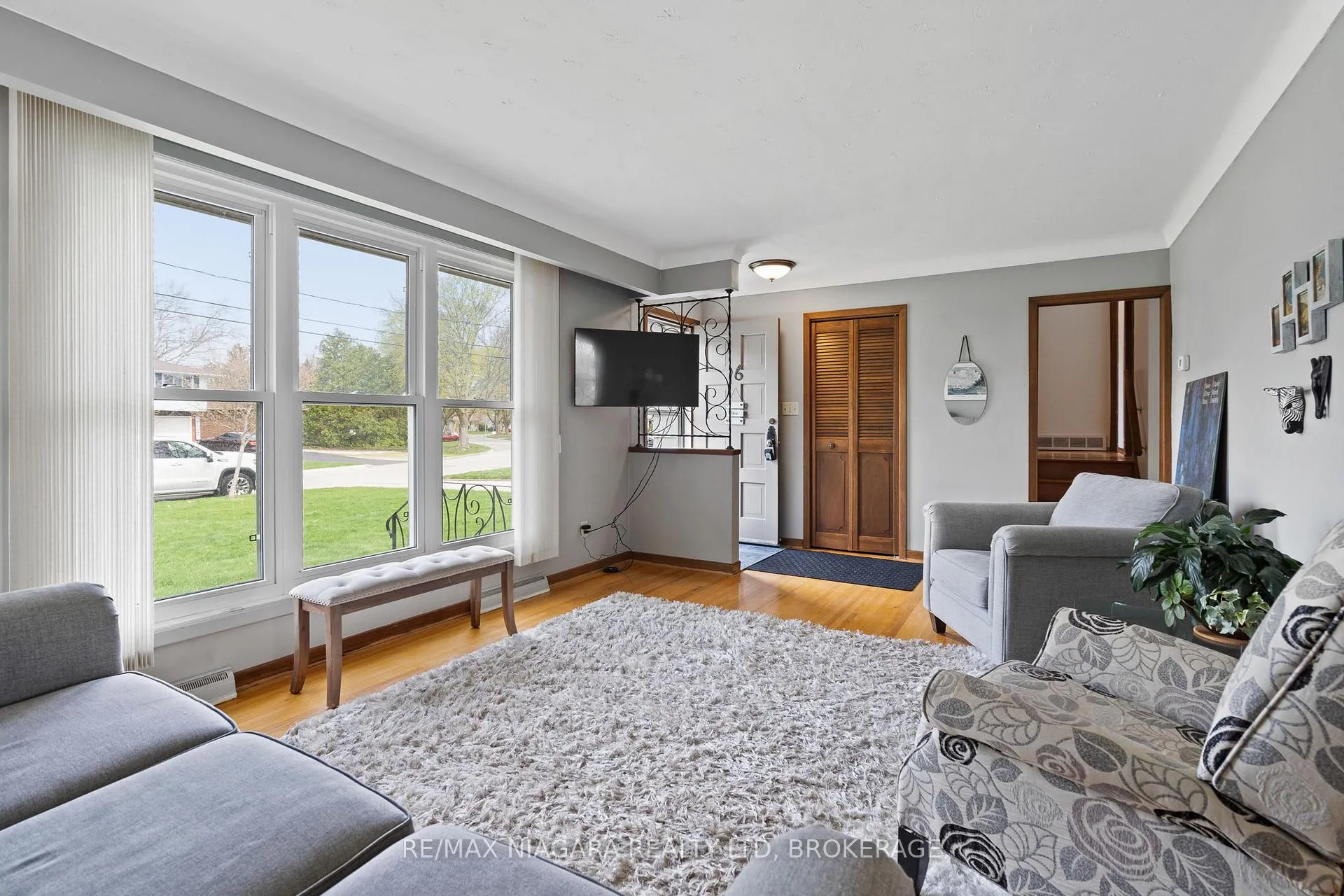 Photo 5 of 16 Croydon Drive, St. Catharines, Lakeshore — HOMEH