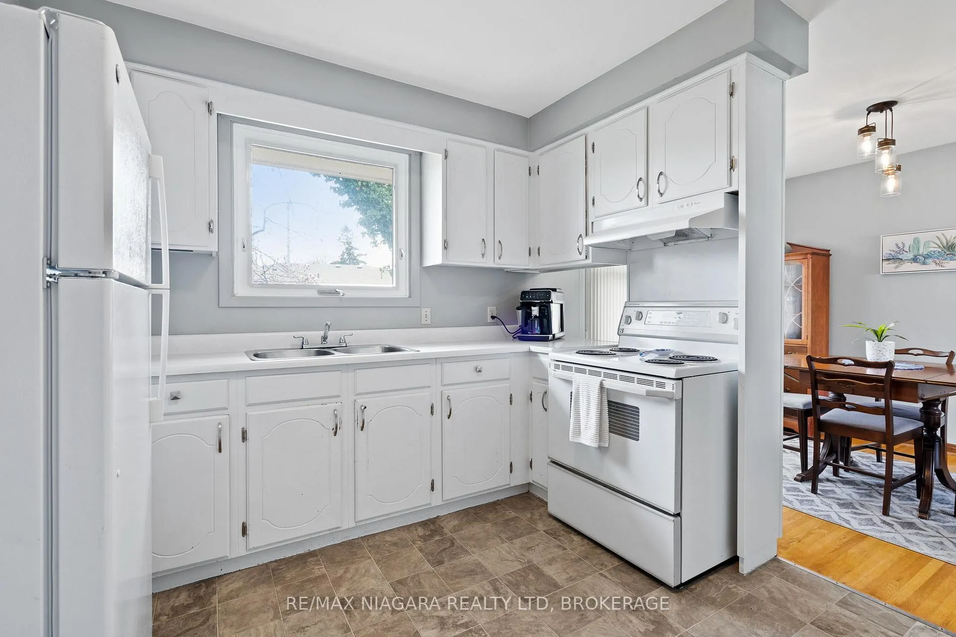 Photo 8 of 16 Croydon Drive, St. Catharines, Lakeshore — HOMEH