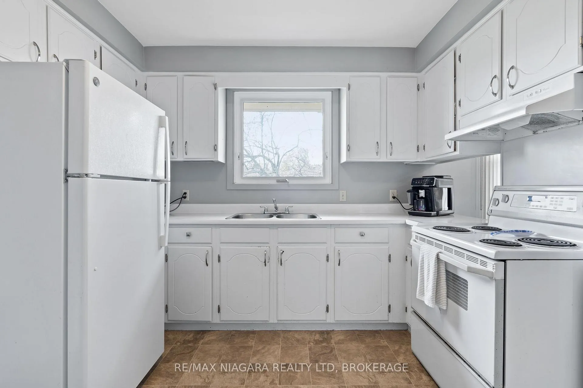 Photo 9 of 16 Croydon Drive, St. Catharines, Lakeshore — HOMEH
