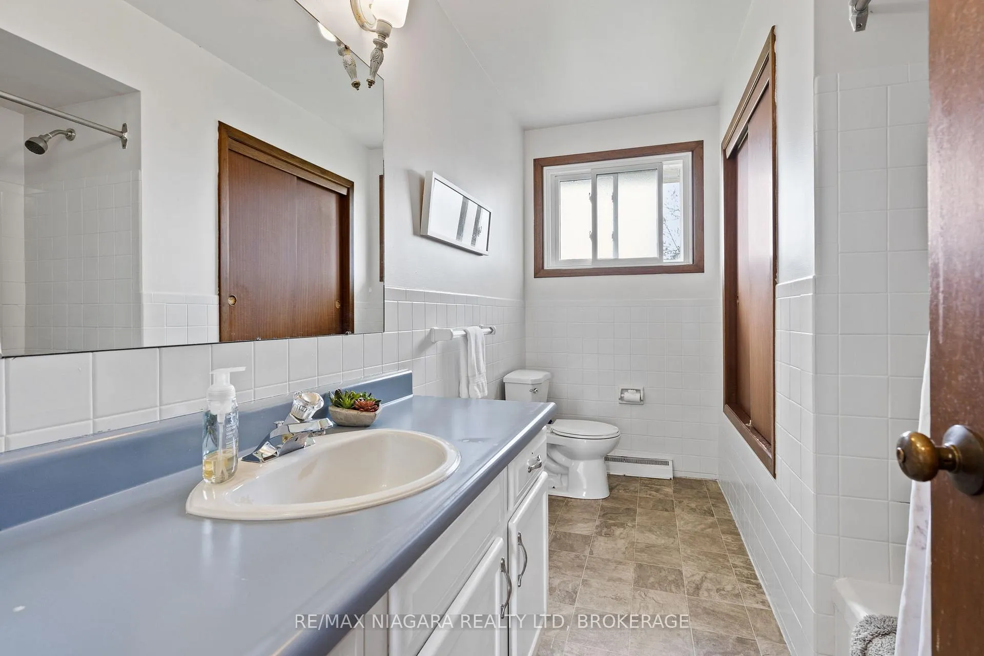 Photo 14 of 16 Croydon Drive, St. Catharines, Lakeshore — HOMEH