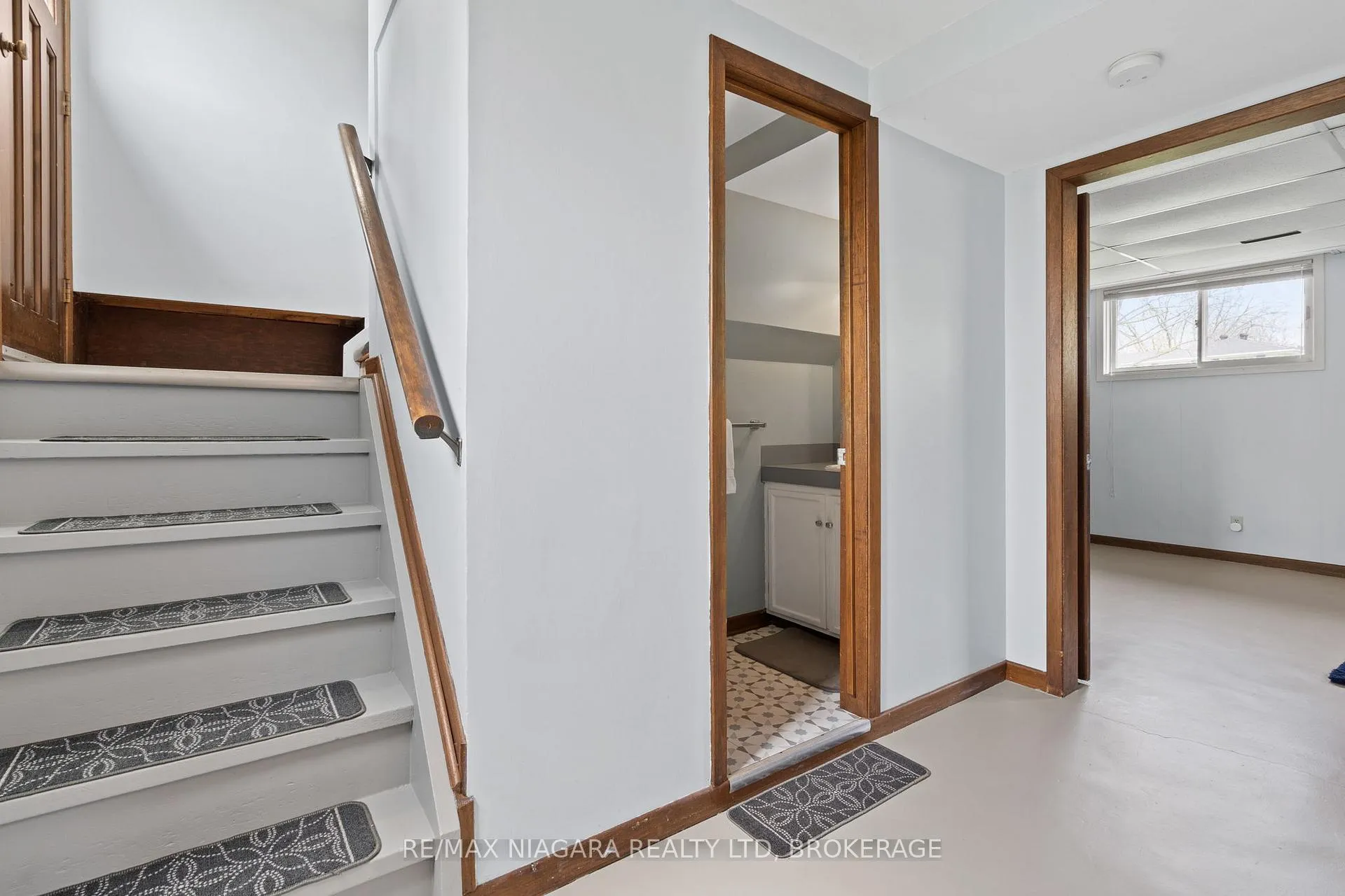 Photo 18 of 16 Croydon Drive, St. Catharines, Lakeshore — HOMEH