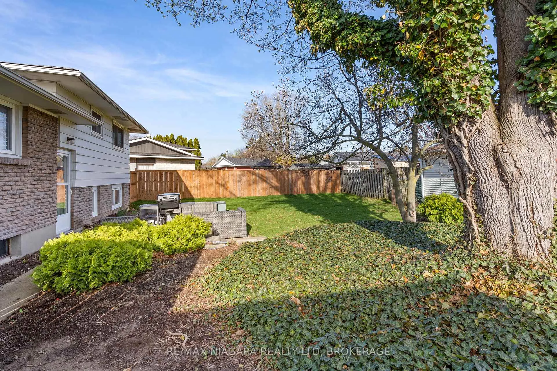 Photo 31 of 16 Croydon Drive, St. Catharines, Lakeshore — HOMEH