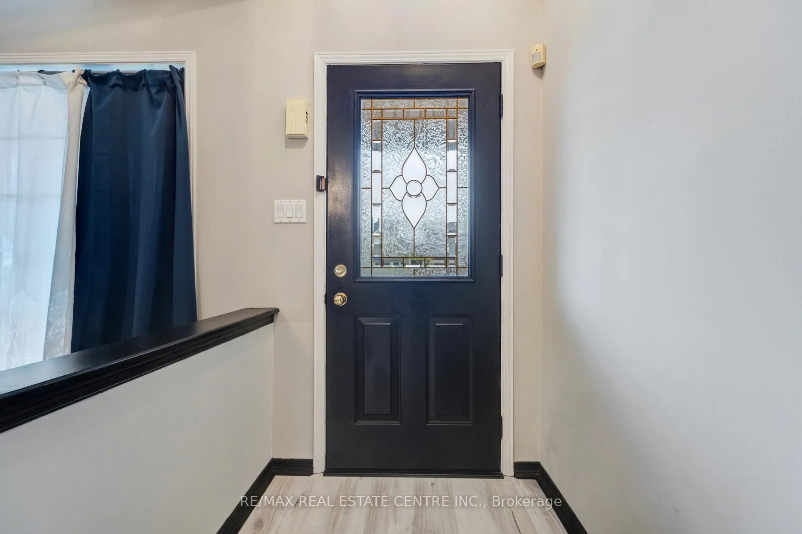 Photo 5 of 103 Biscayne Crescent N, Orangeville — HOMEH