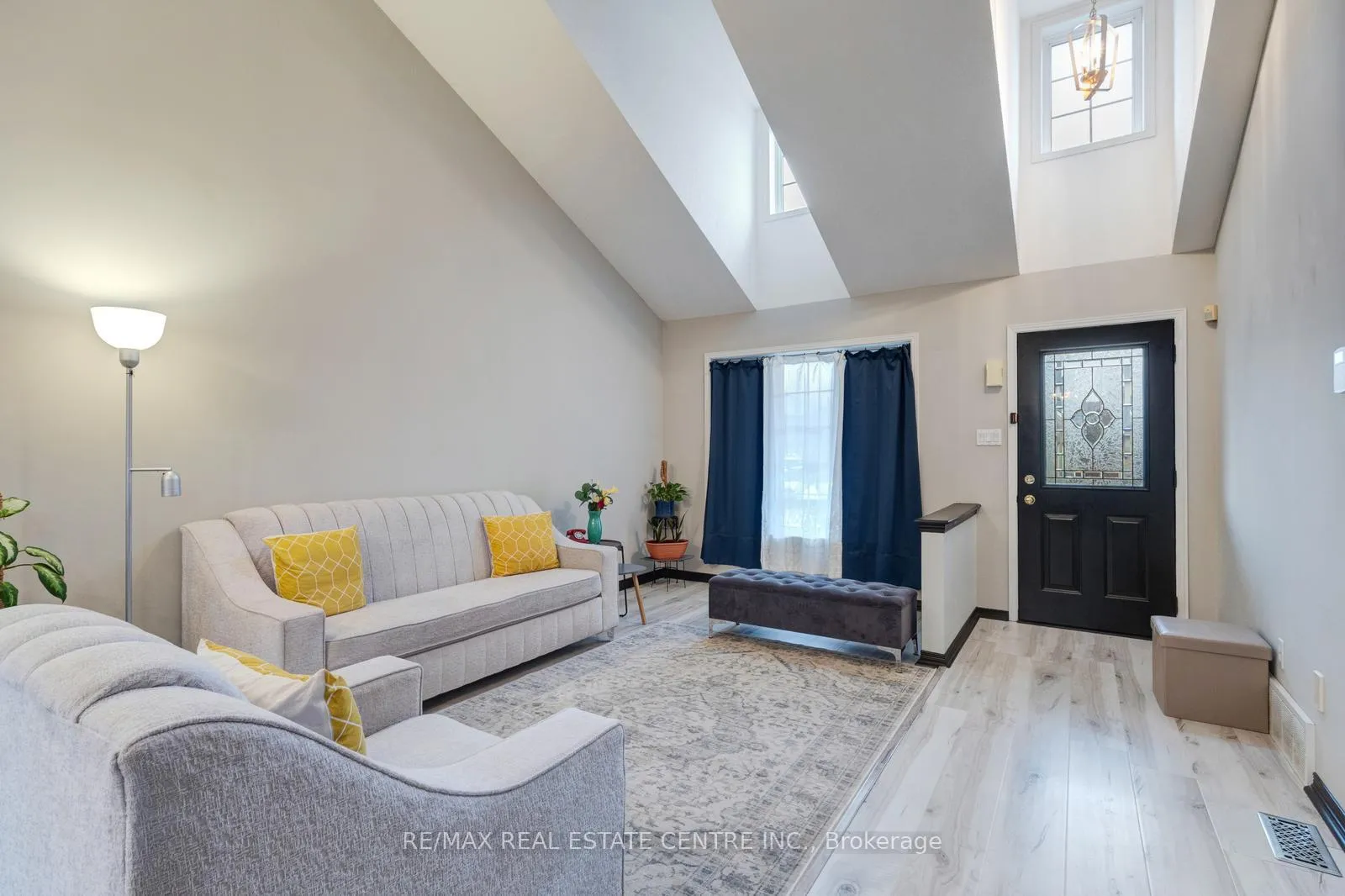 Photo 8 of 103 Biscayne Crescent N, Orangeville — HOMEH