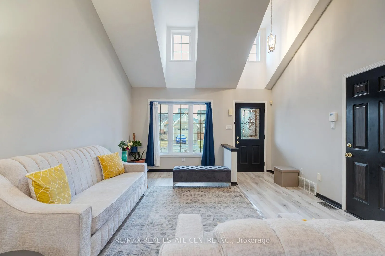 Photo 9 of 103 Biscayne Crescent N, Orangeville — HOMEH