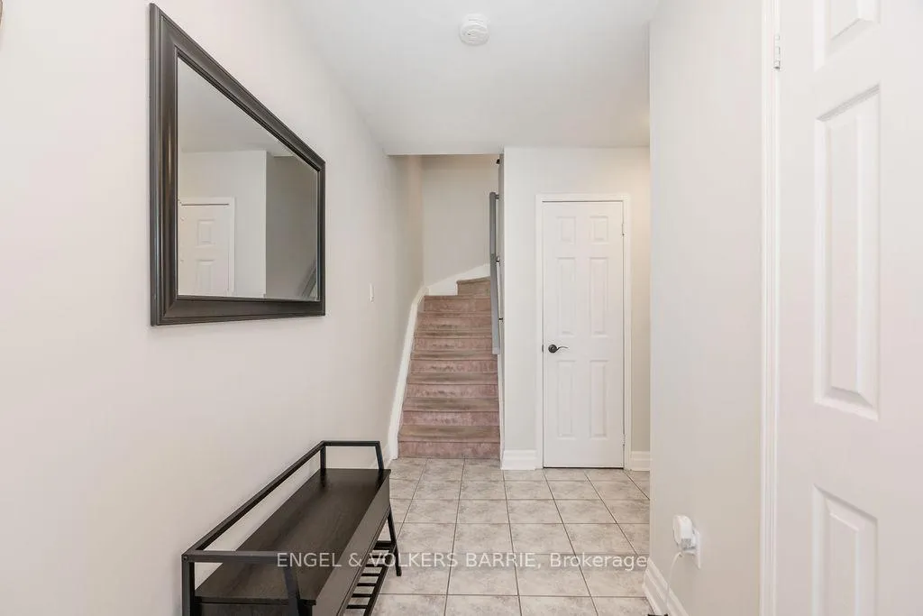 Photo 3 of 84 Pickett Crescent, Barrie, Painswick North — HOMEH