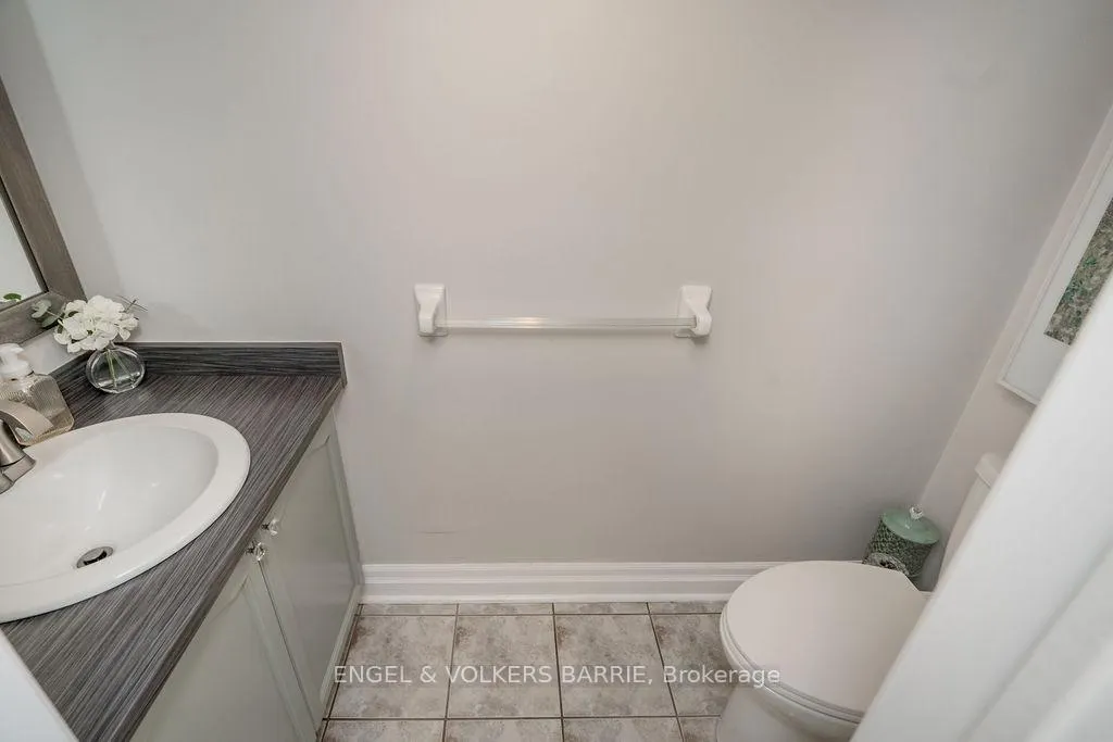 Photo 4 of 84 Pickett Crescent, Barrie, Painswick North — HOMEH