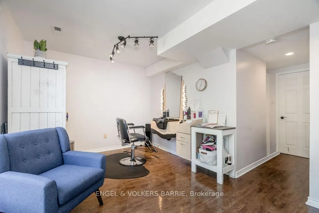 Photo 7 of 84 Pickett Crescent, Barrie, Painswick North — HOMEH