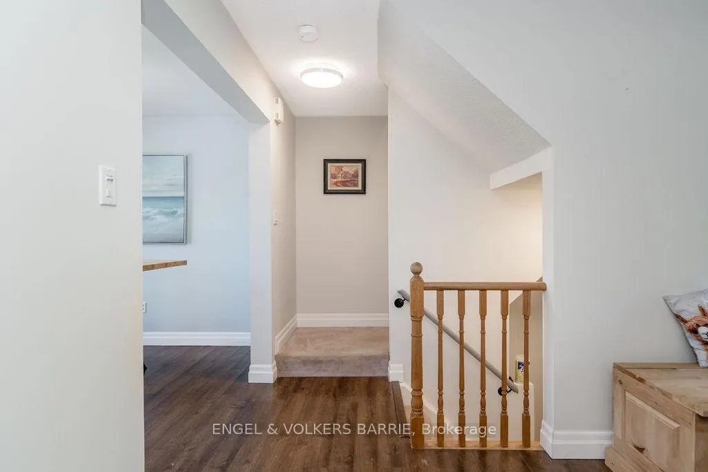Photo 8 of 84 Pickett Crescent, Barrie, Painswick North — HOMEH