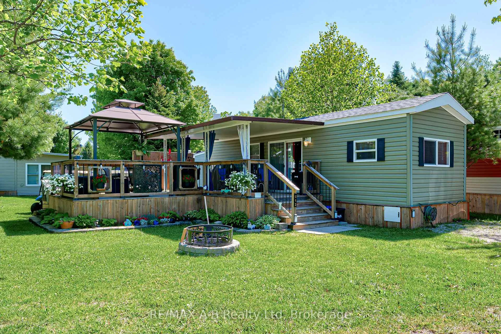 Front of Unit 612, 923590 Road 92