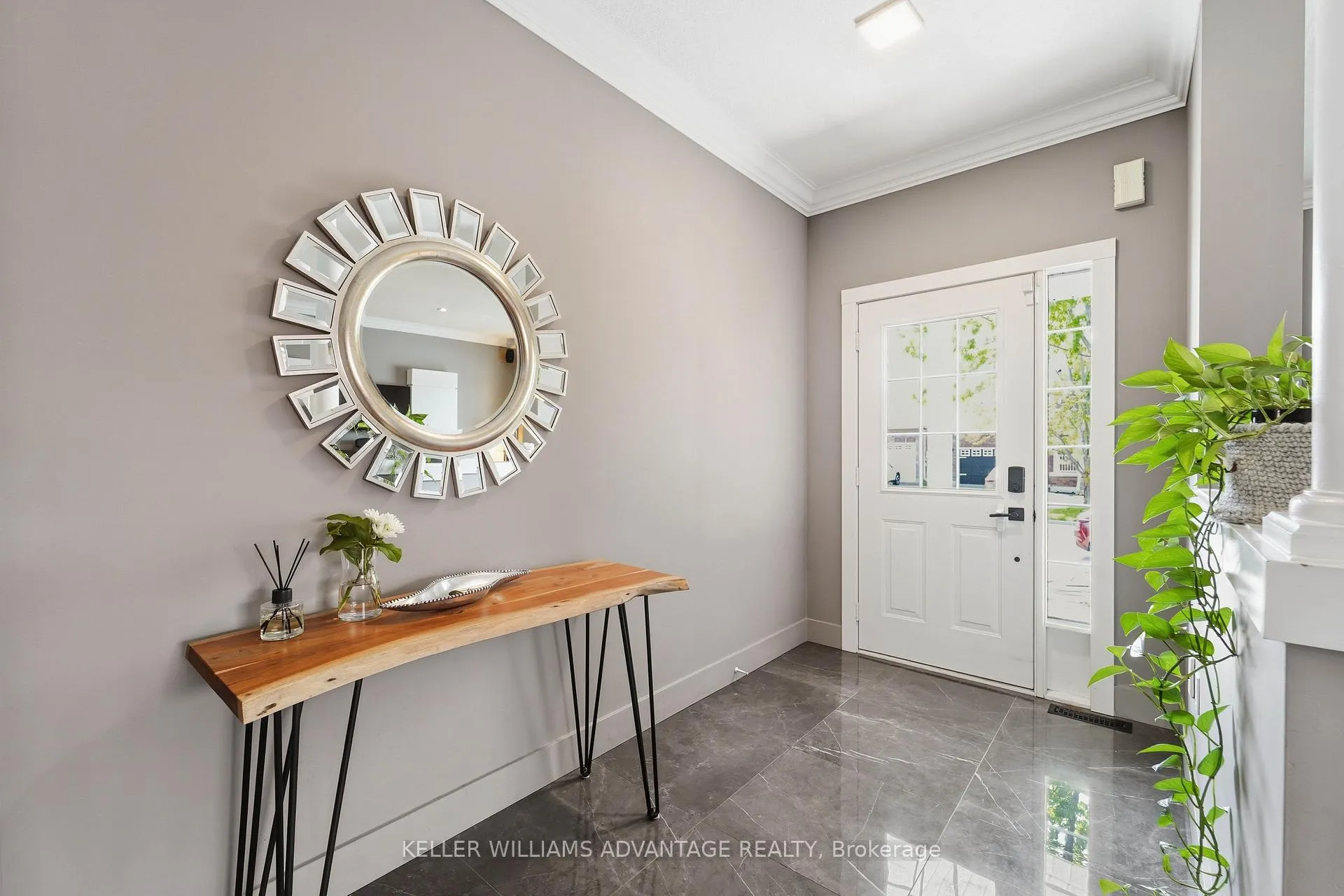 Photo 4 of 4 Cranberry Lane, Barrie, Holly — HOMEH