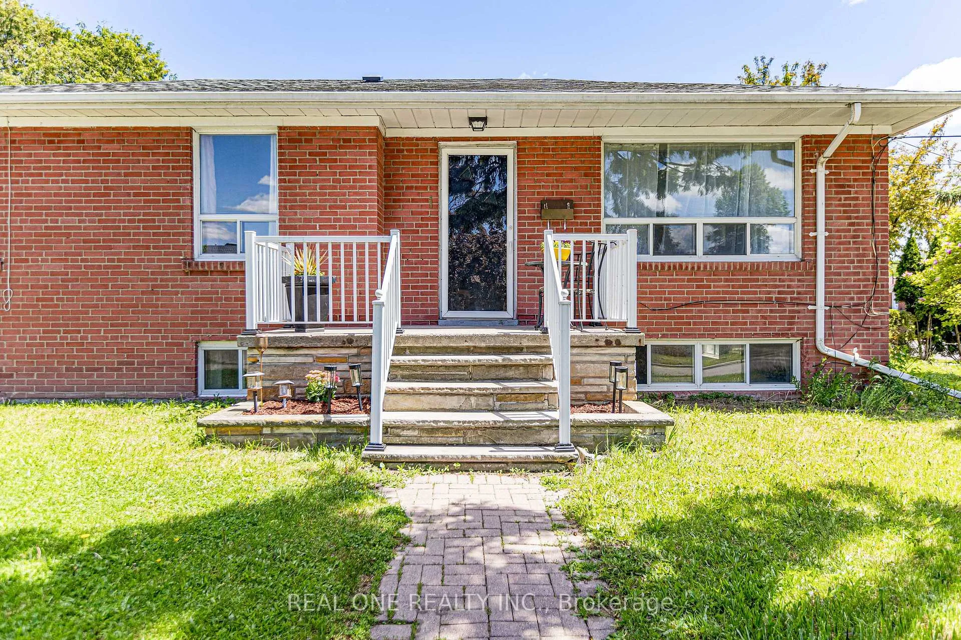 Photo 3 of 1 Gilroy Drive, Scarborough, Dorset Park — HOMEH