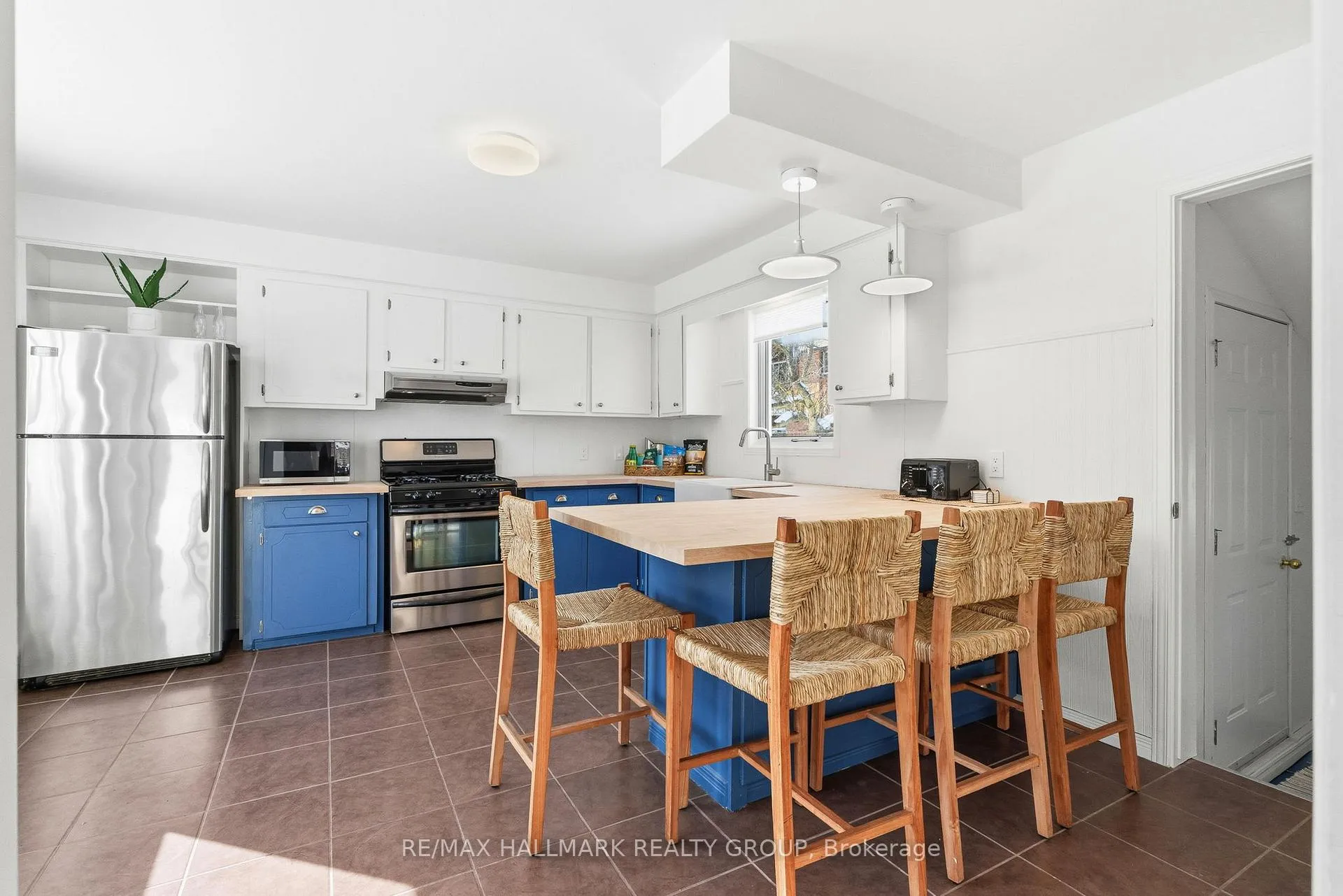 Photo 11 of 21 Downes Avenue, Prince Edward County, Picton Ward — HOMEH