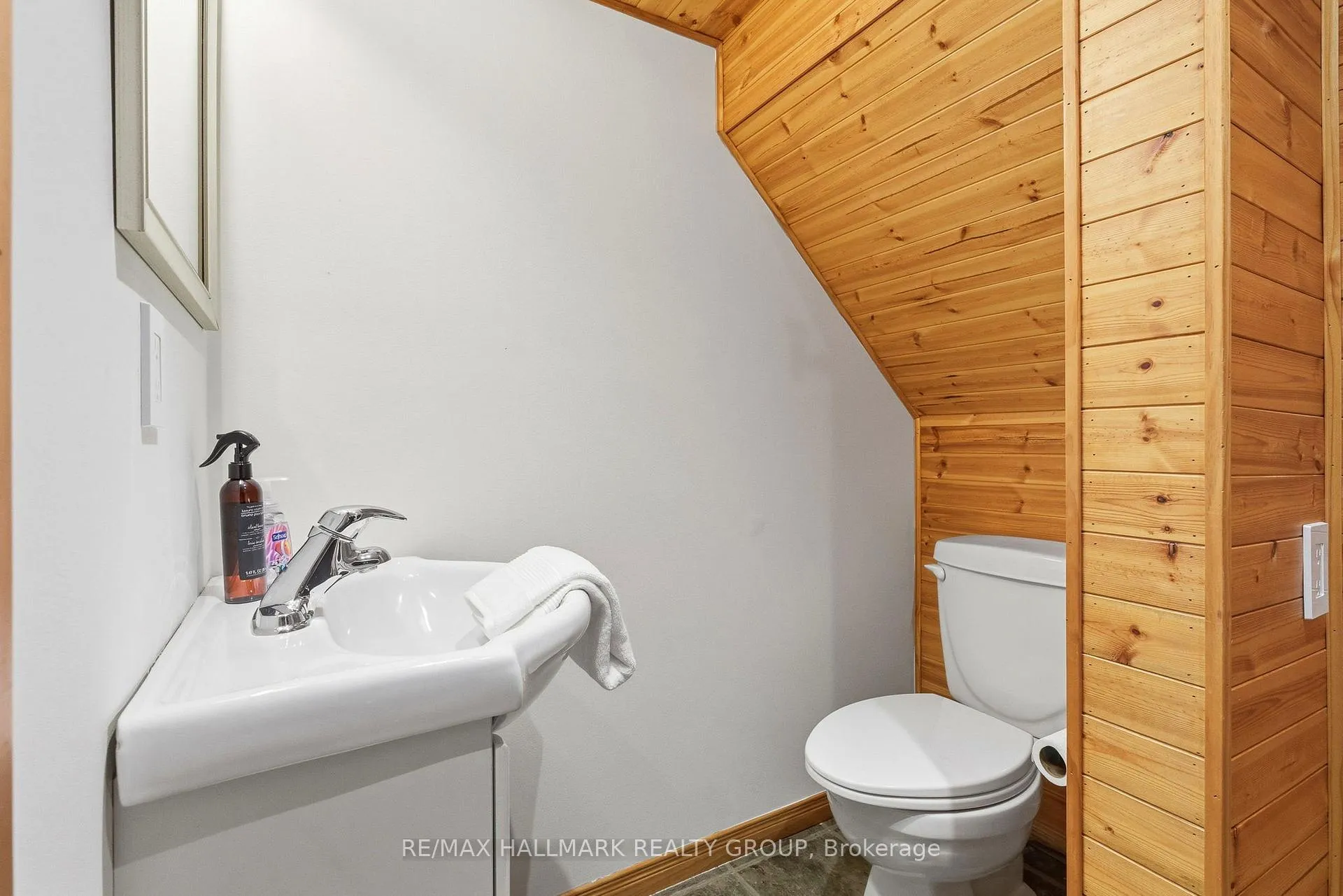 Photo 19 of 21 Downes Avenue, Prince Edward County, Picton Ward — HOMEH