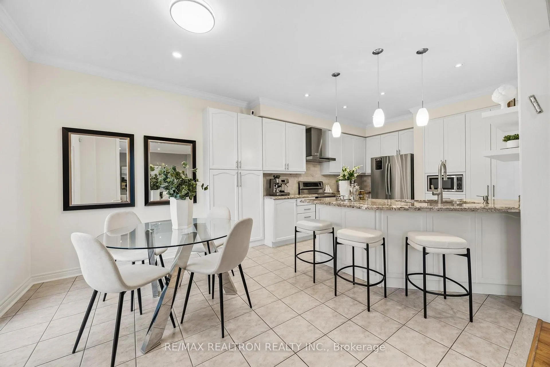 Photo 4 of 5 Daphnia Drive, Vaughan, Patterson — HOMEH