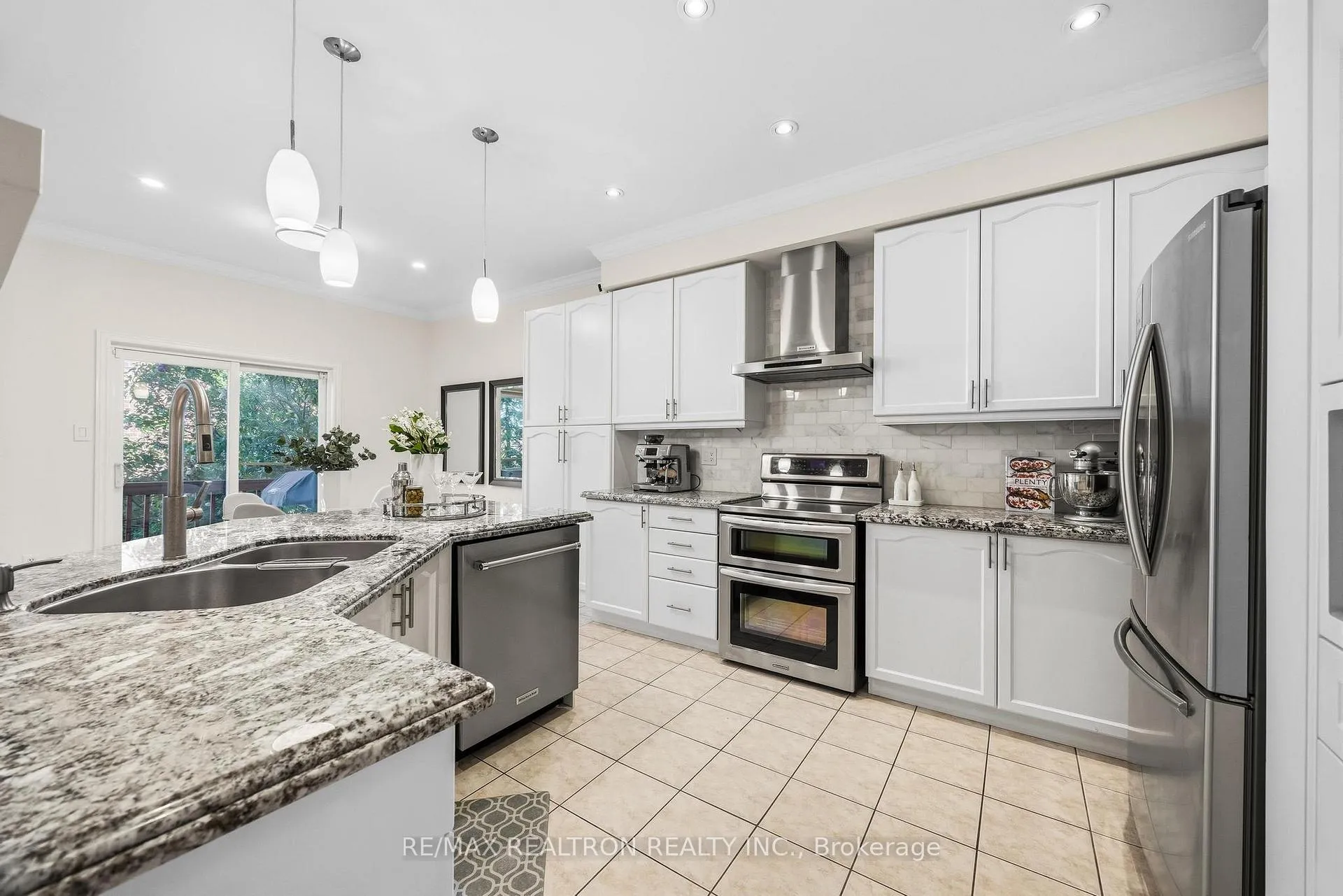 Photo 6 of 5 Daphnia Drive, Vaughan, Patterson — HOMEH