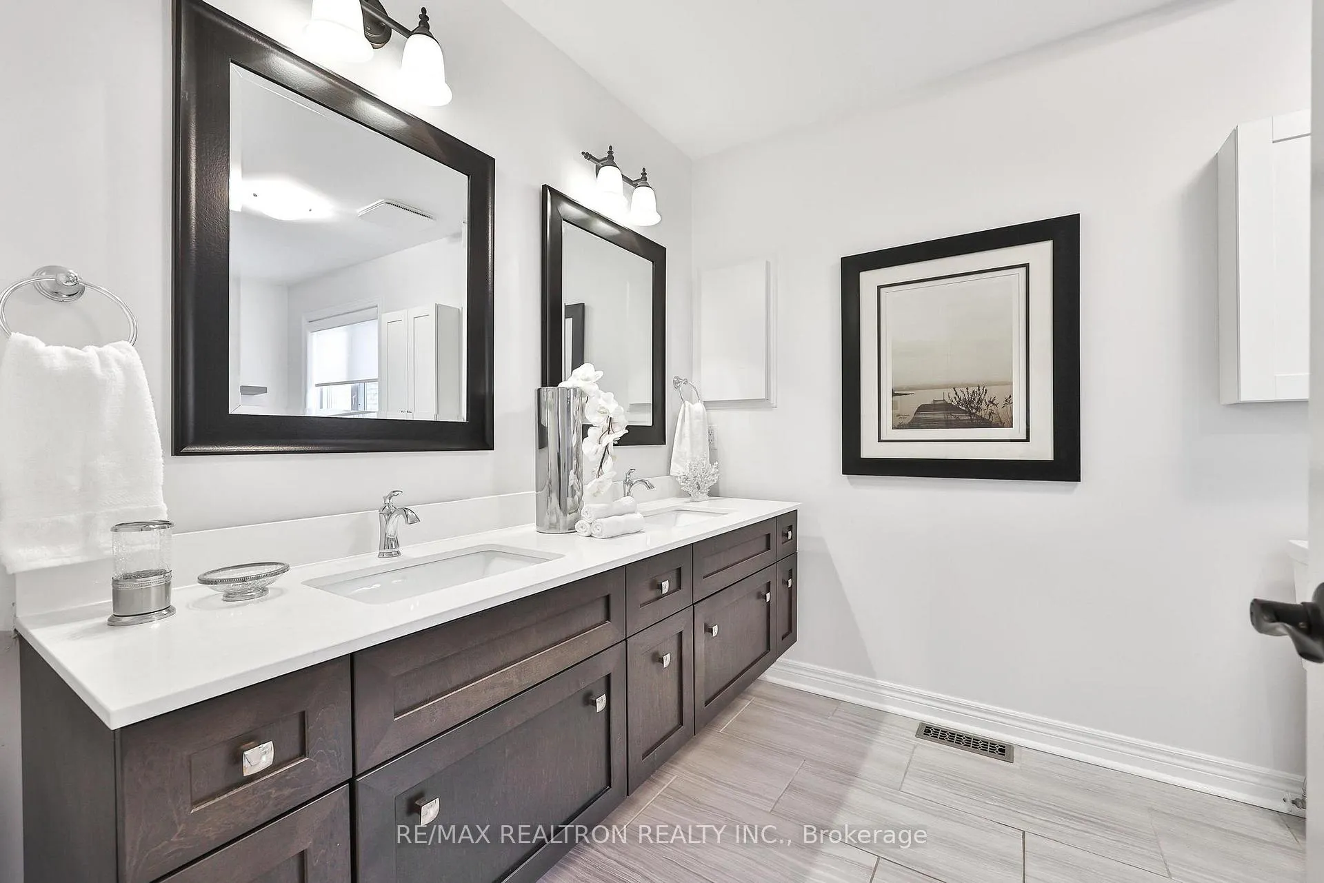 Photo 11 of 5 Daphnia Drive, Vaughan, Patterson — HOMEH