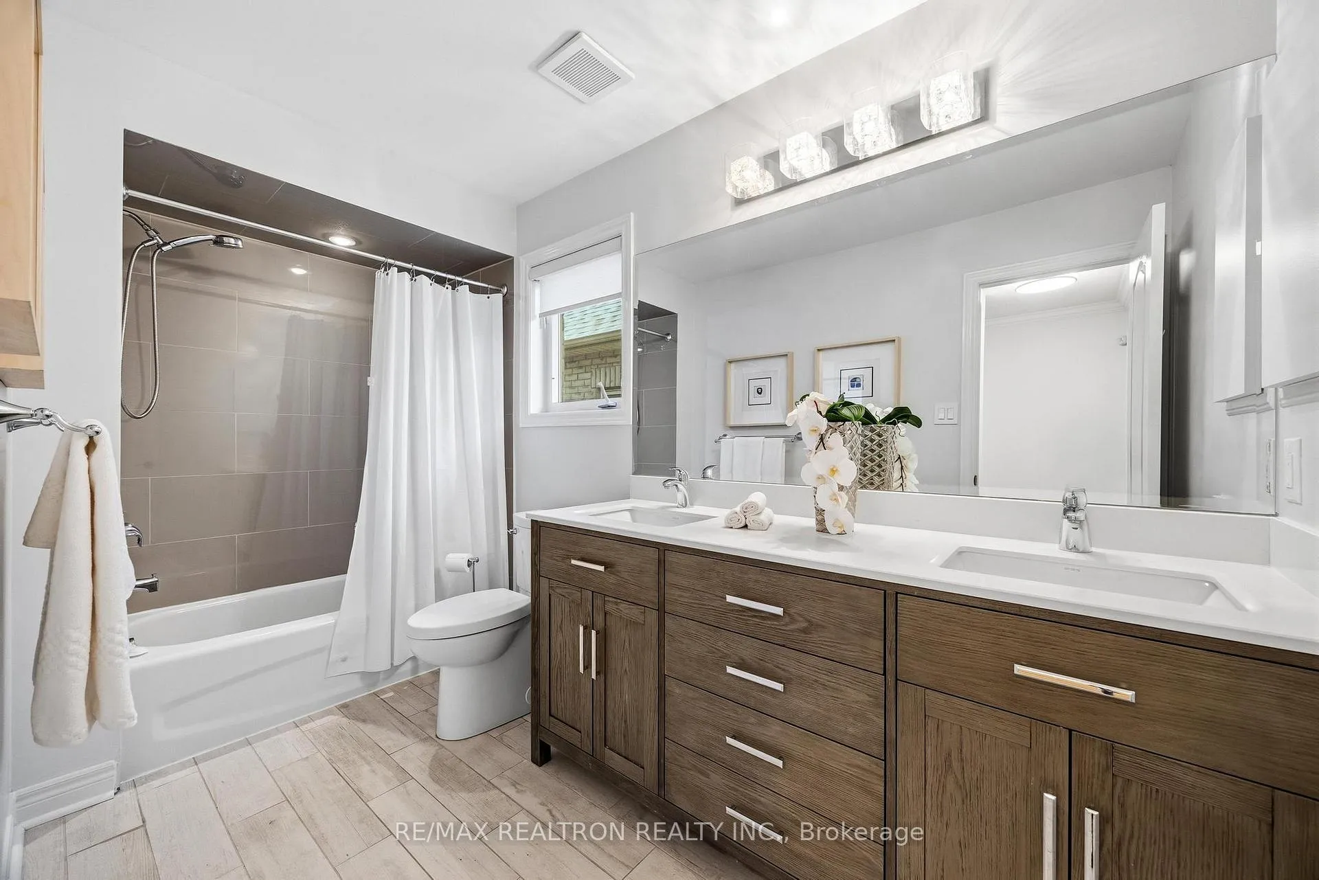 Photo 15 of 5 Daphnia Drive, Vaughan, Patterson — HOMEH