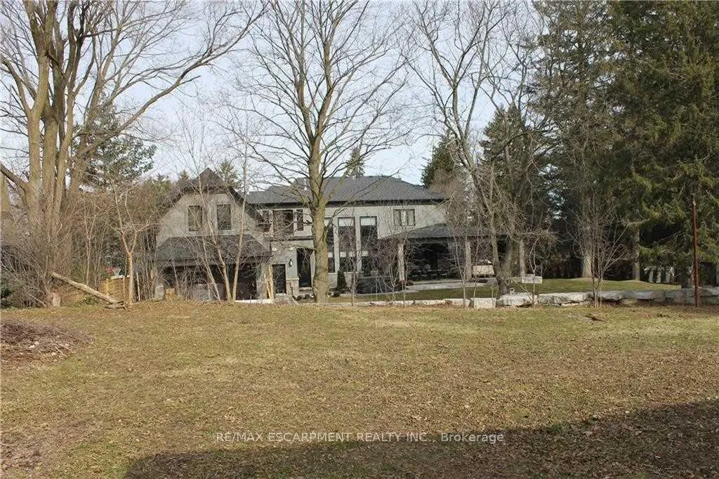 Photo 7 of 50 East Crest, Hamilton, Ancaster — HOMEH