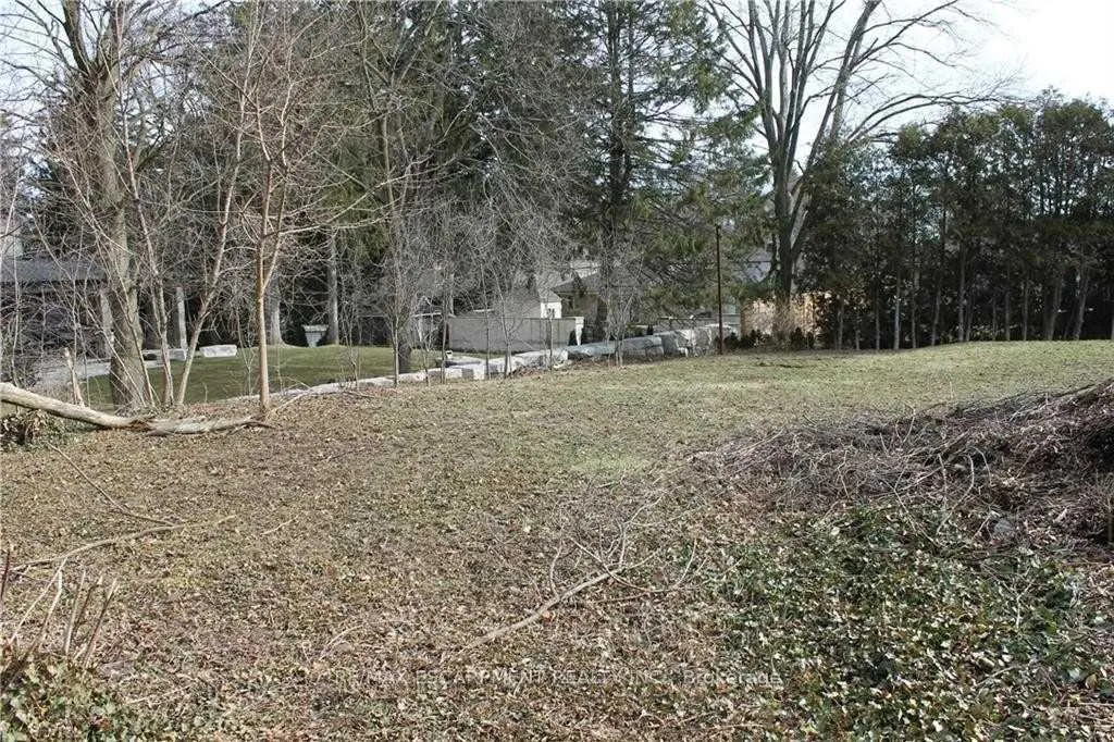 Photo 8 of 50 East Crest, Hamilton, Ancaster — HOMEH