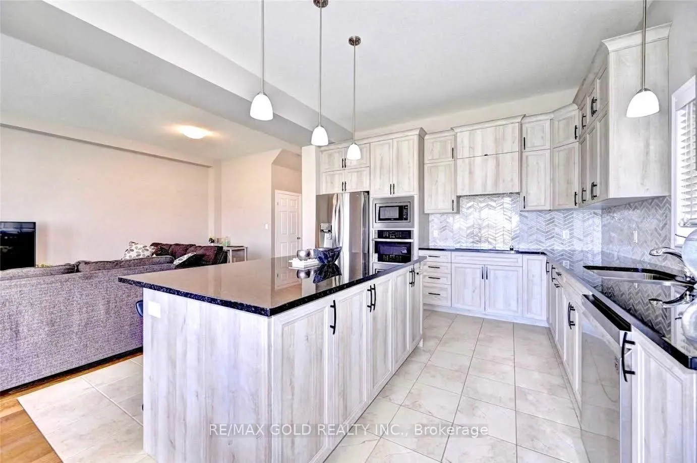 Photo 2 of 105 Arlington Parkway N, Brant, Paris — HOMEH