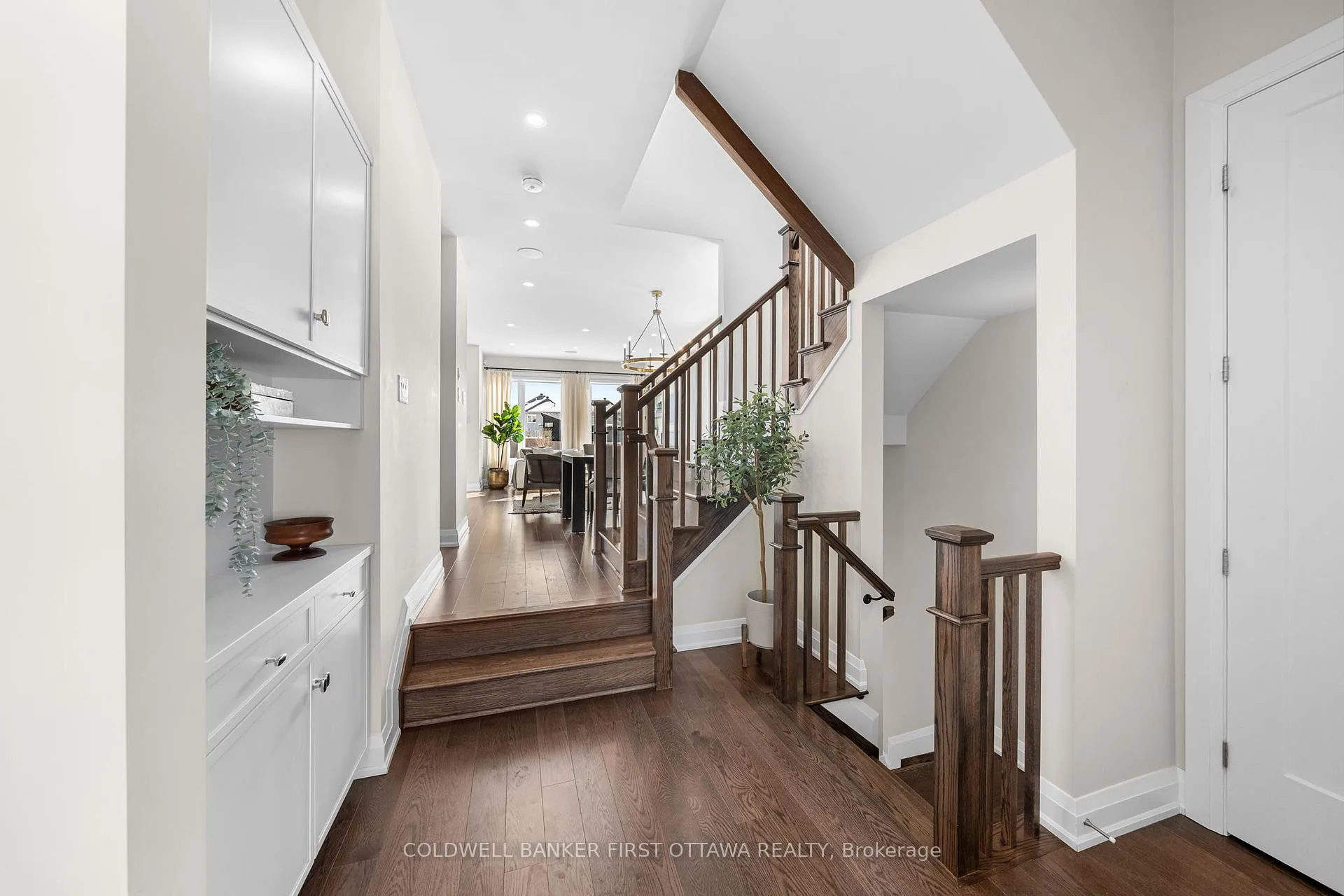 Photo 3 of 43 Deerfox Drive, Ottawa, Barrhaven - Longfields — HOMEH