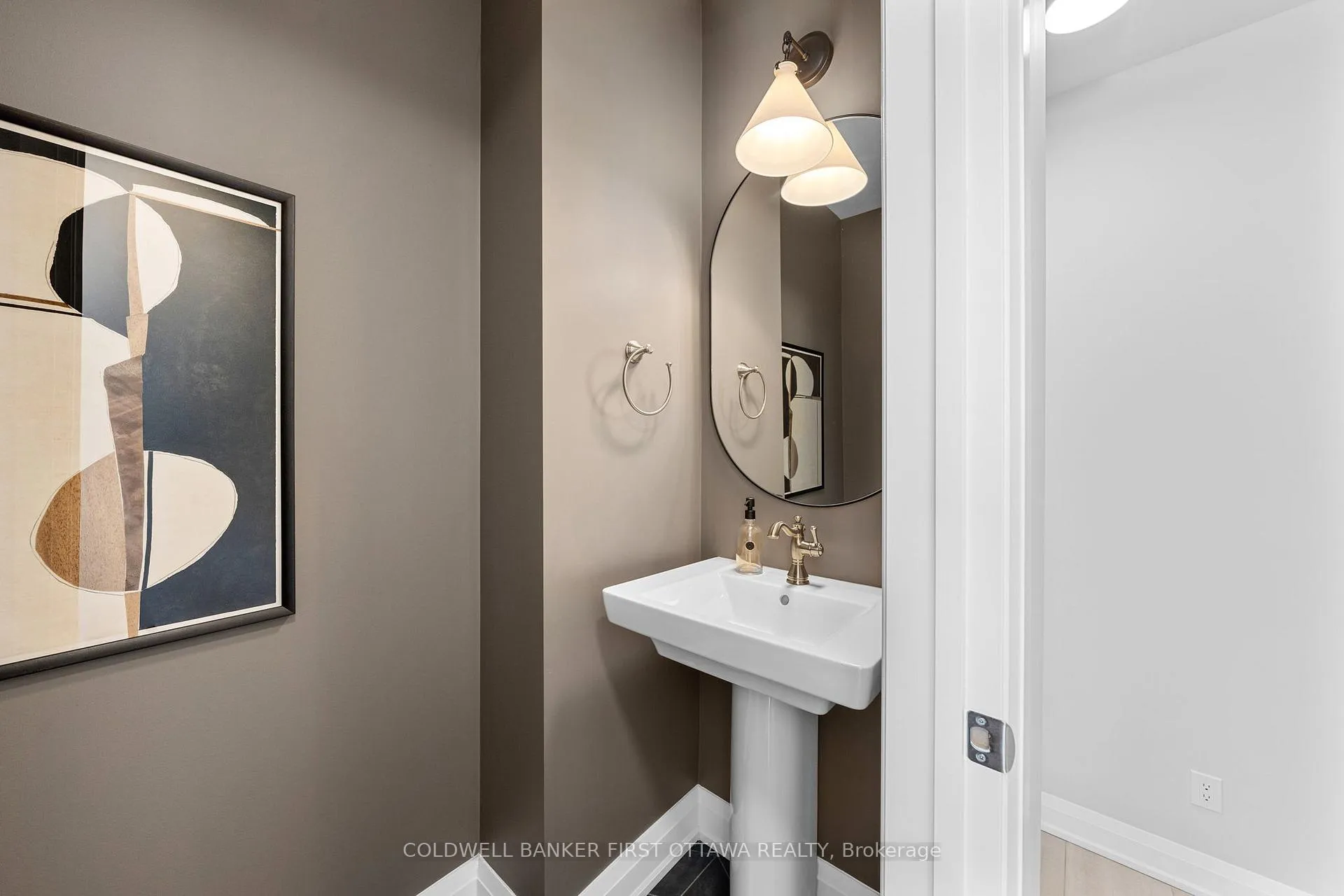 Photo 12 of 43 Deerfox Drive, Ottawa, Barrhaven - Longfields — HOMEH