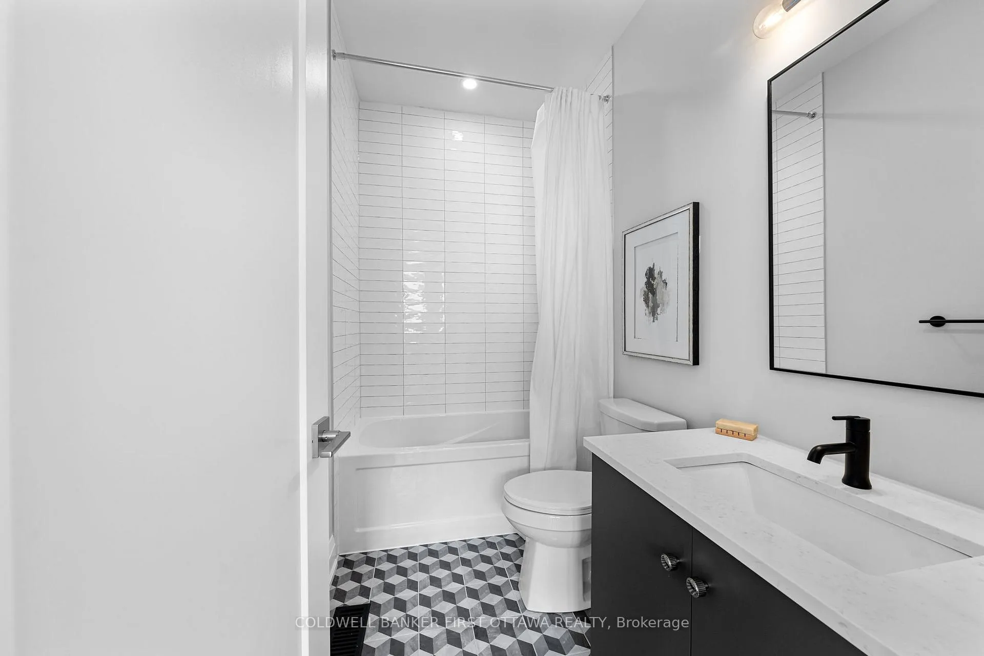 Photo 20 of 43 Deerfox Drive, Ottawa, Barrhaven - Longfields — HOMEH