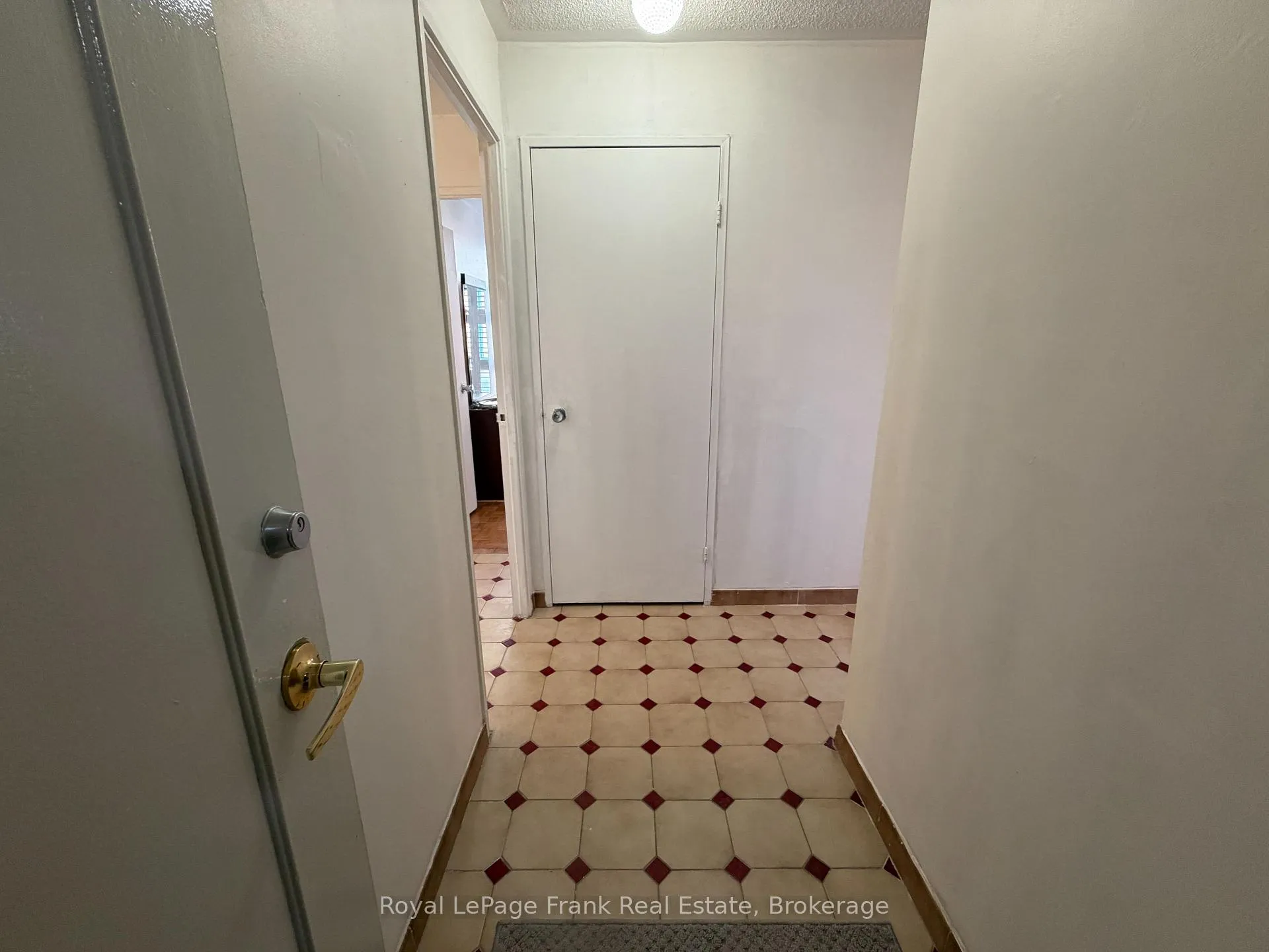 Photo 5 of Unit 402, 895 Kennedy Road, Scarborough, Ionview — HOMEH