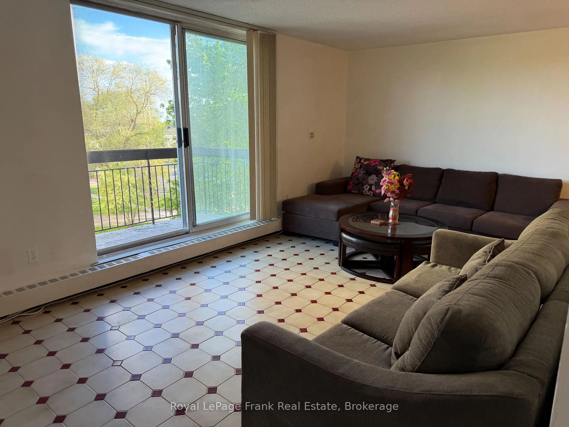 Photo 8 of Unit 402, 895 Kennedy Road, Scarborough, Ionview — HOMEH