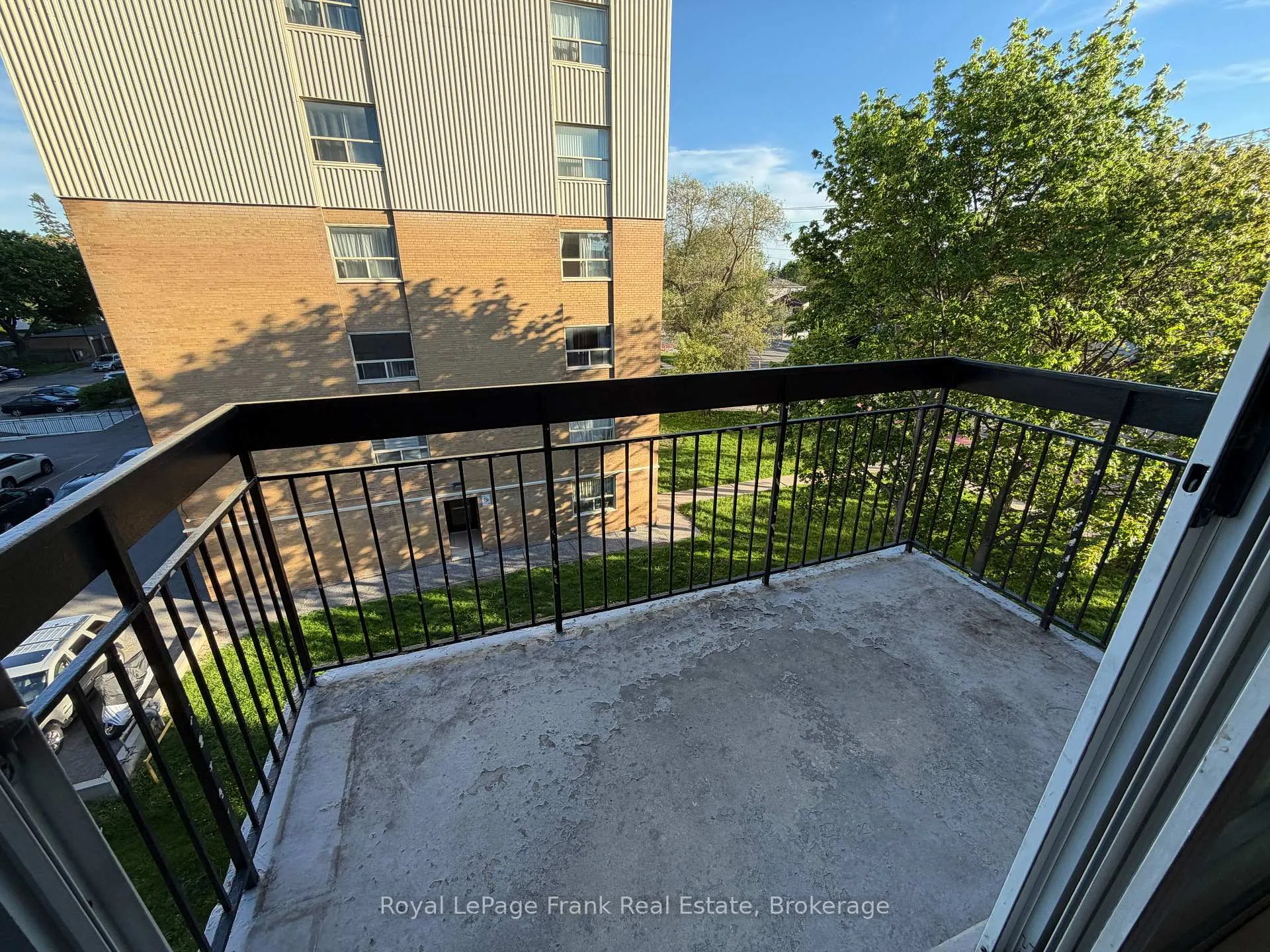 Photo 12 of Unit 402, 895 Kennedy Road, Scarborough, Ionview — HOMEH