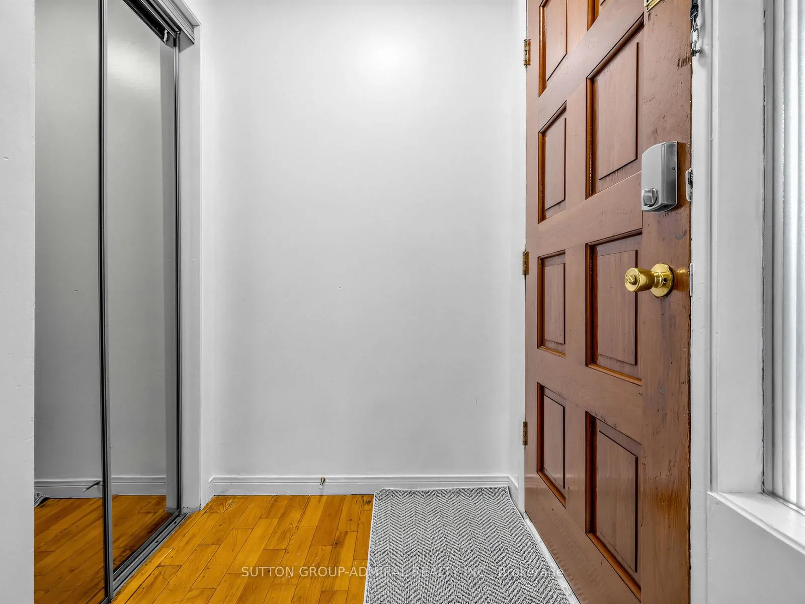 Photo 4 of 56 Oakmount Crescent, Vaughan, Glen Shields — HOMEH