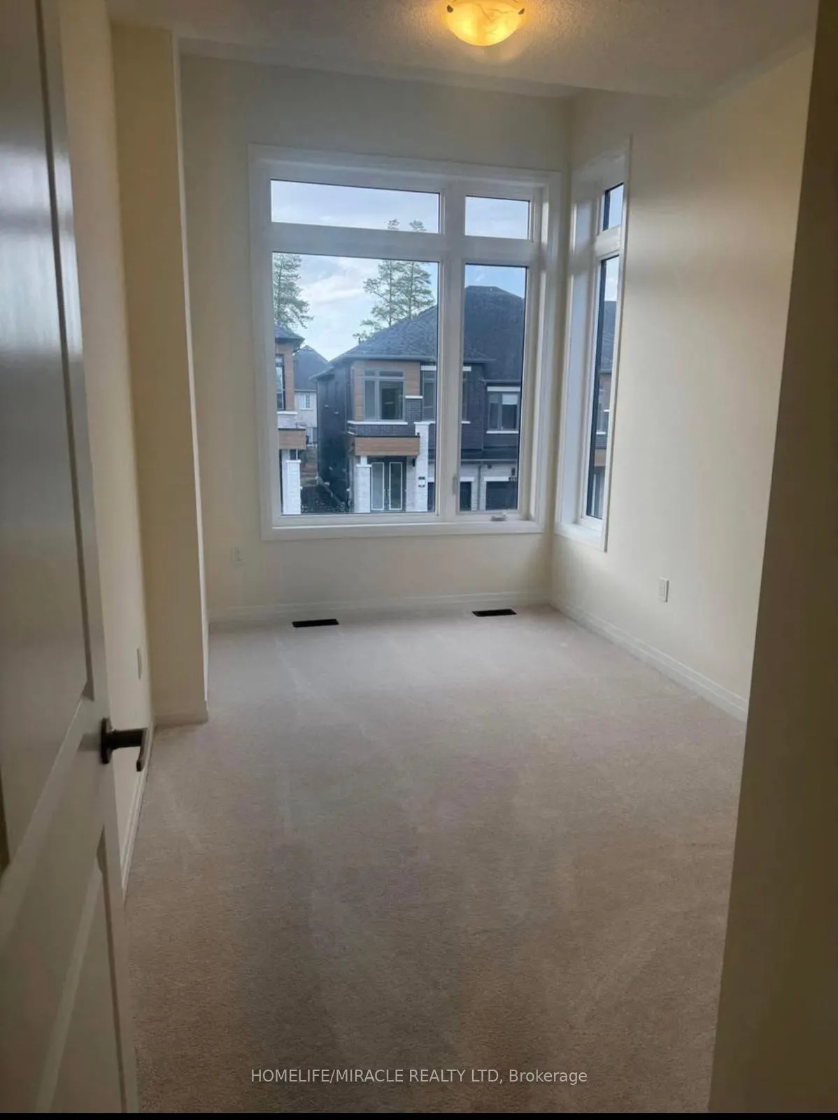 Photo 4 of 35 Rumi Court, Vaughan, Patterson — HOMEH