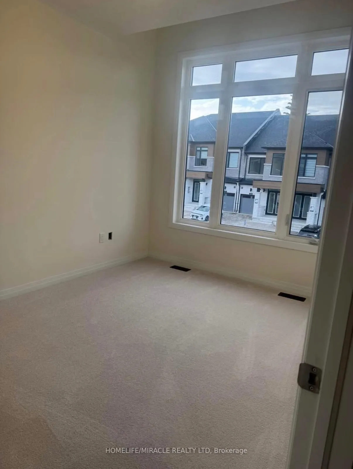 Photo 5 of 35 Rumi Court, Vaughan, Patterson — HOMEH