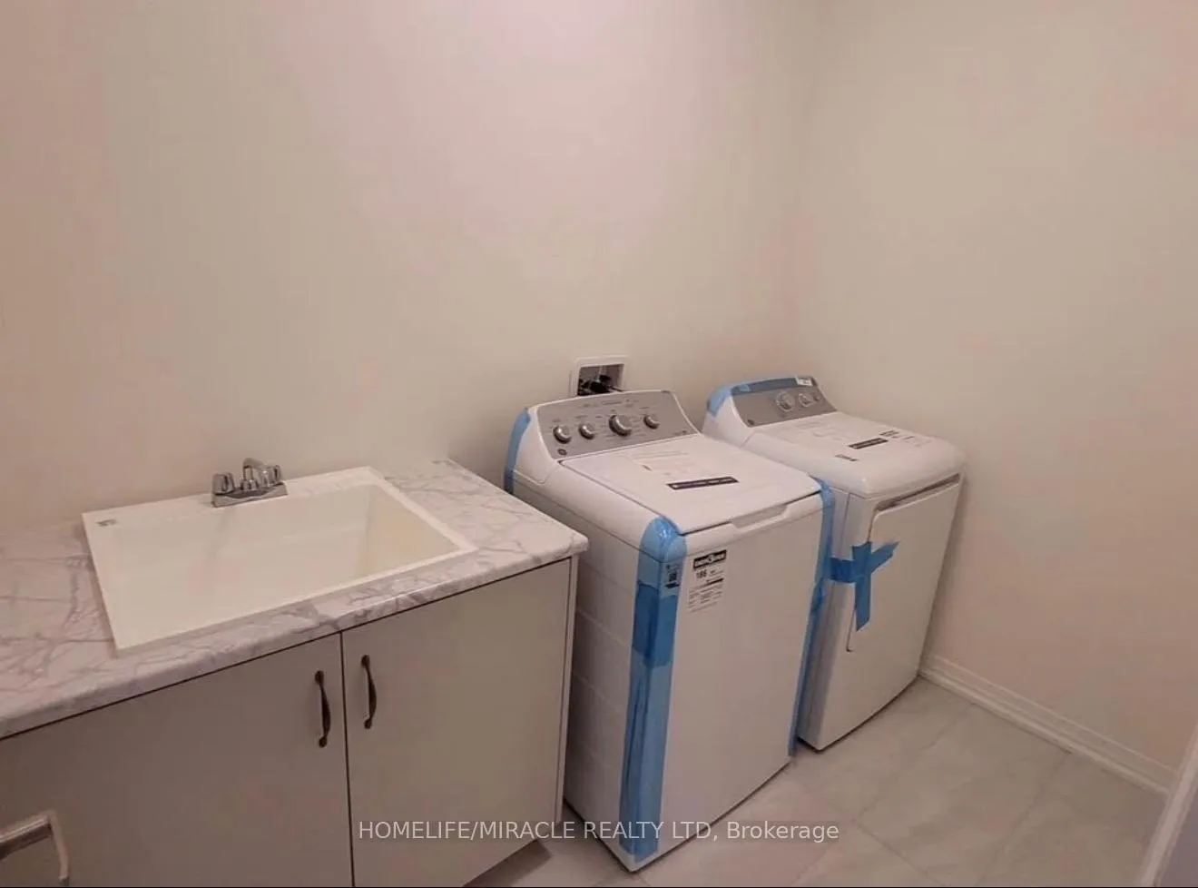 Photo 9 of 35 Rumi Court, Vaughan, Patterson — HOMEH