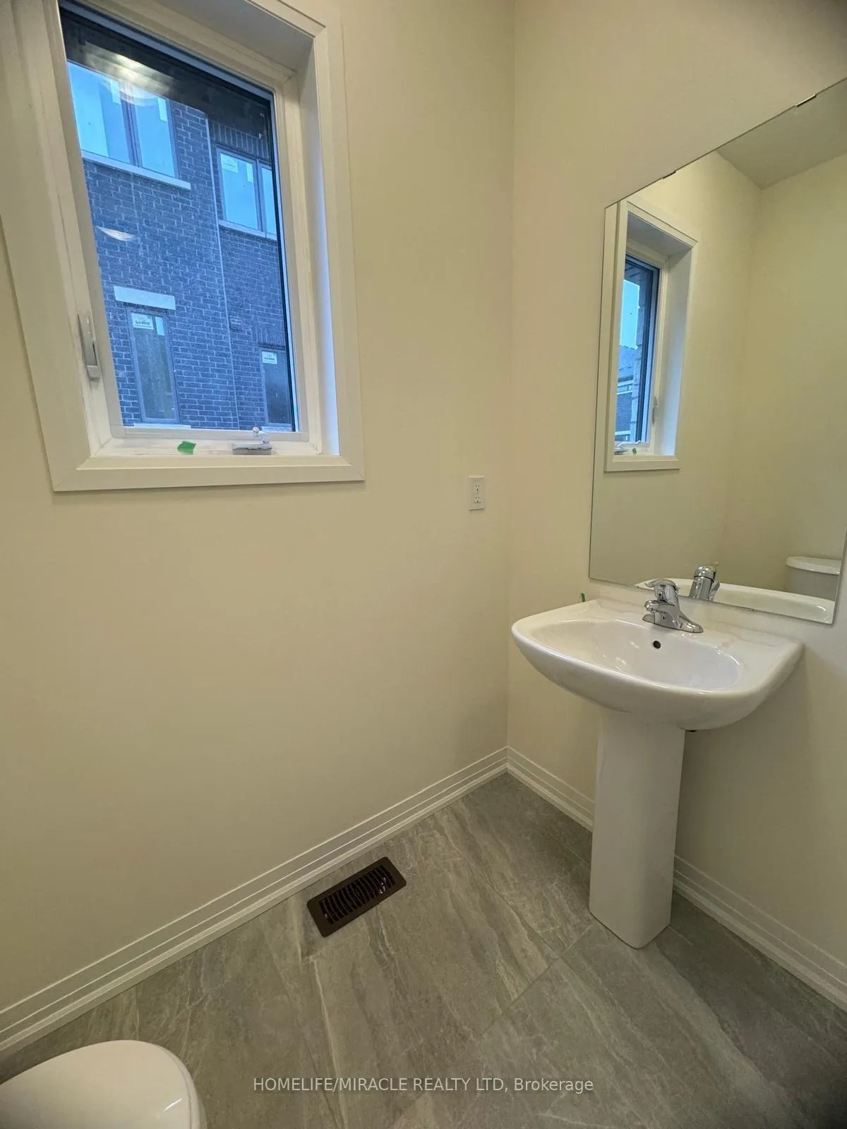 Photo 14 of 35 Rumi Court, Vaughan, Patterson — HOMEH