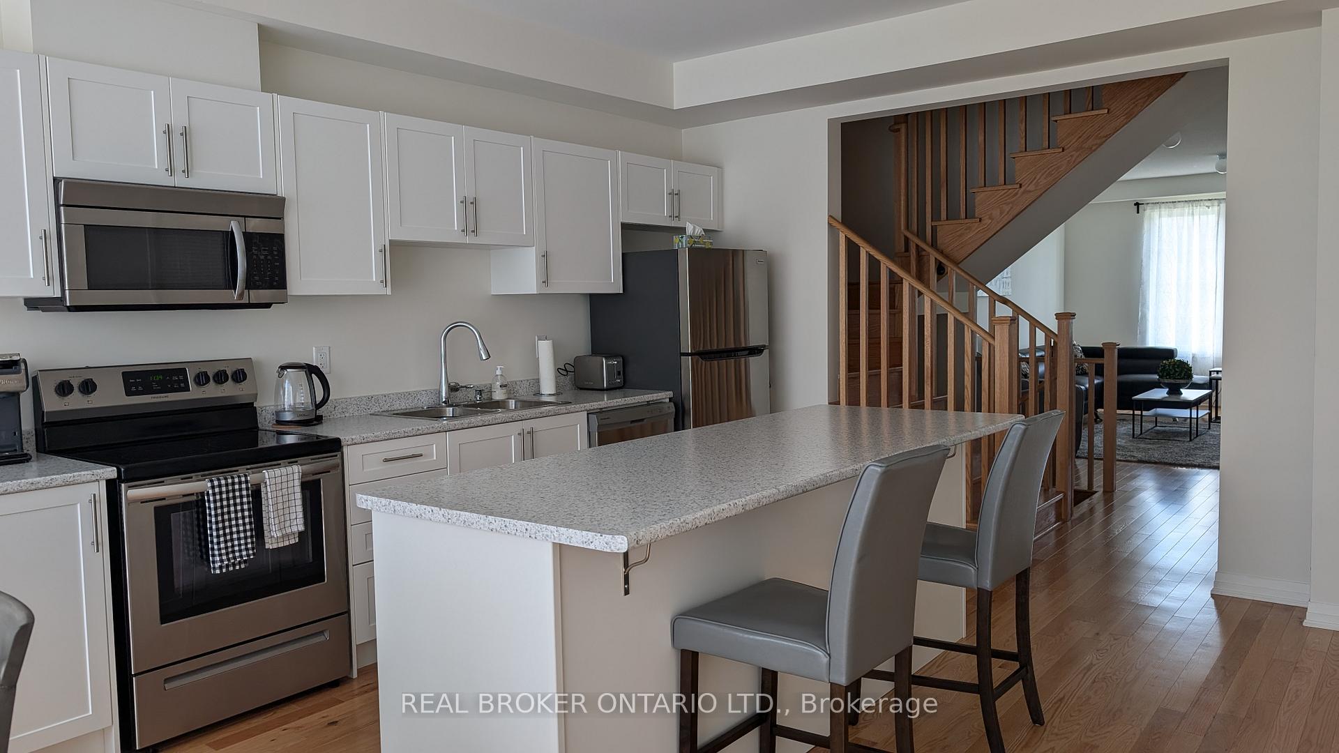 Photo 5 of 1463 Green Road, Clarington, Bowmanville — HOMEH