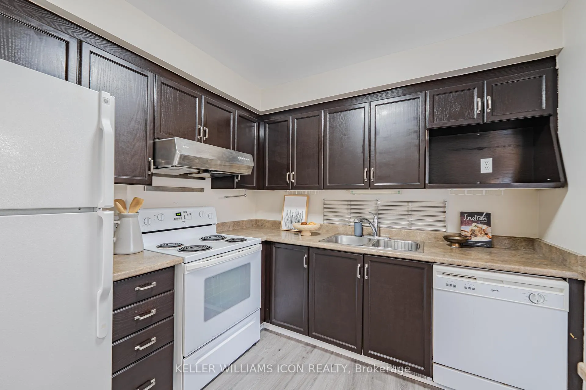 Photo 7 of 48 Blackdome Crescent, Ottawa, Kanata - Kanata Lakes/Heritage Hills — HOMEH