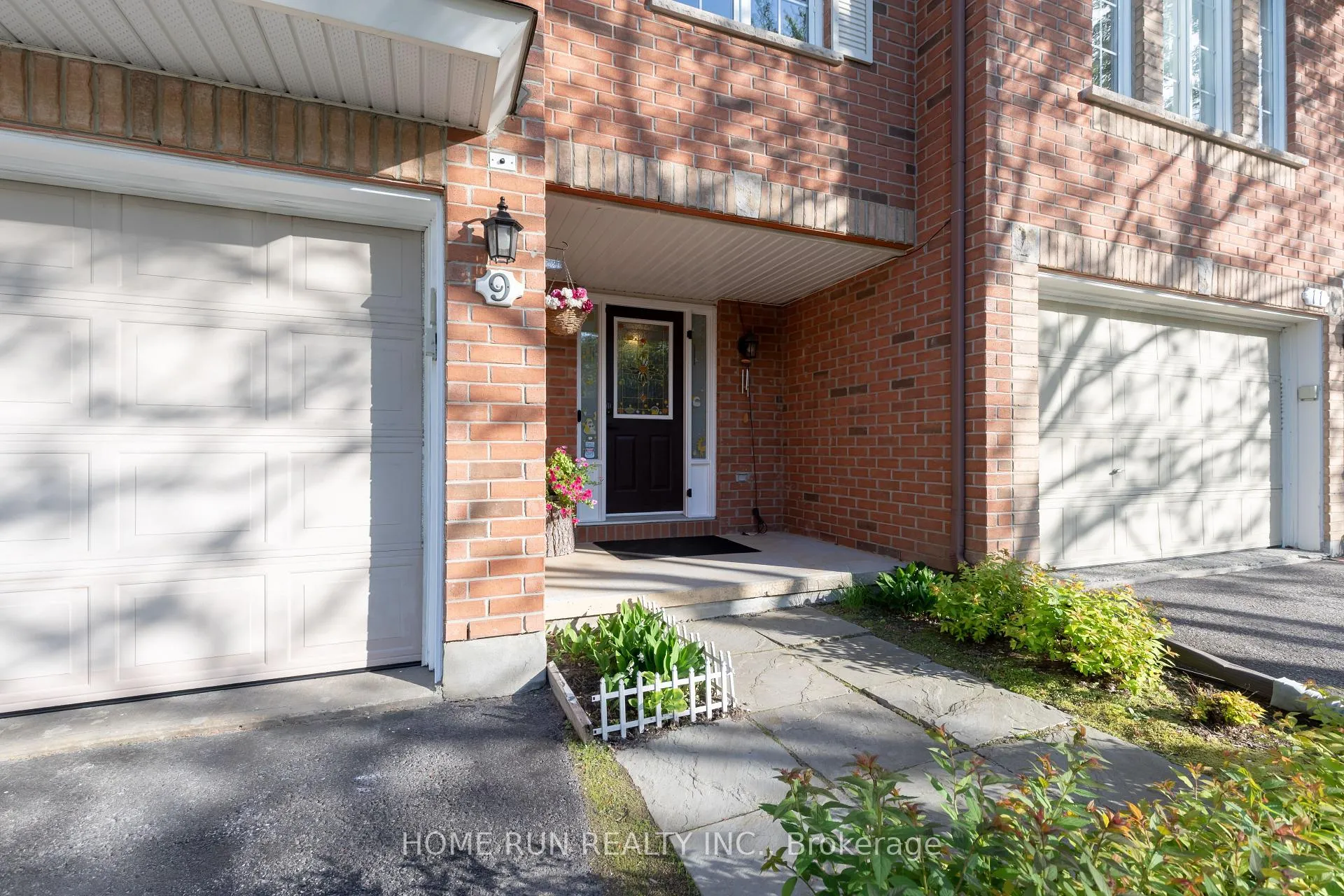 Photo 2 of 9 Macassa Circle, Ottawa, Kanata - Kanata Lakes/Heritage Hills — HOMEH