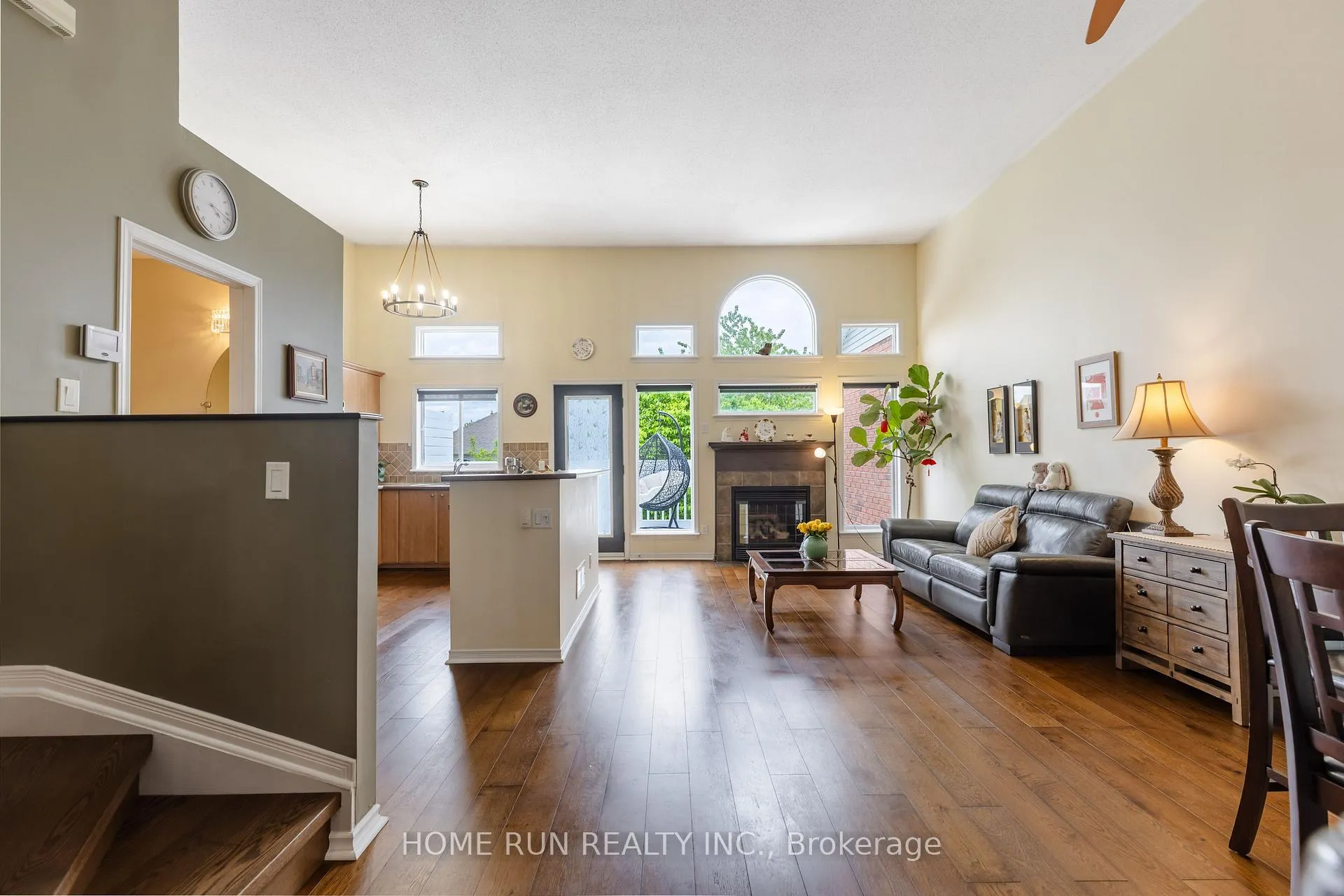 Photo 3 of 9 Macassa Circle, Ottawa, Kanata - Kanata Lakes/Heritage Hills — HOMEH