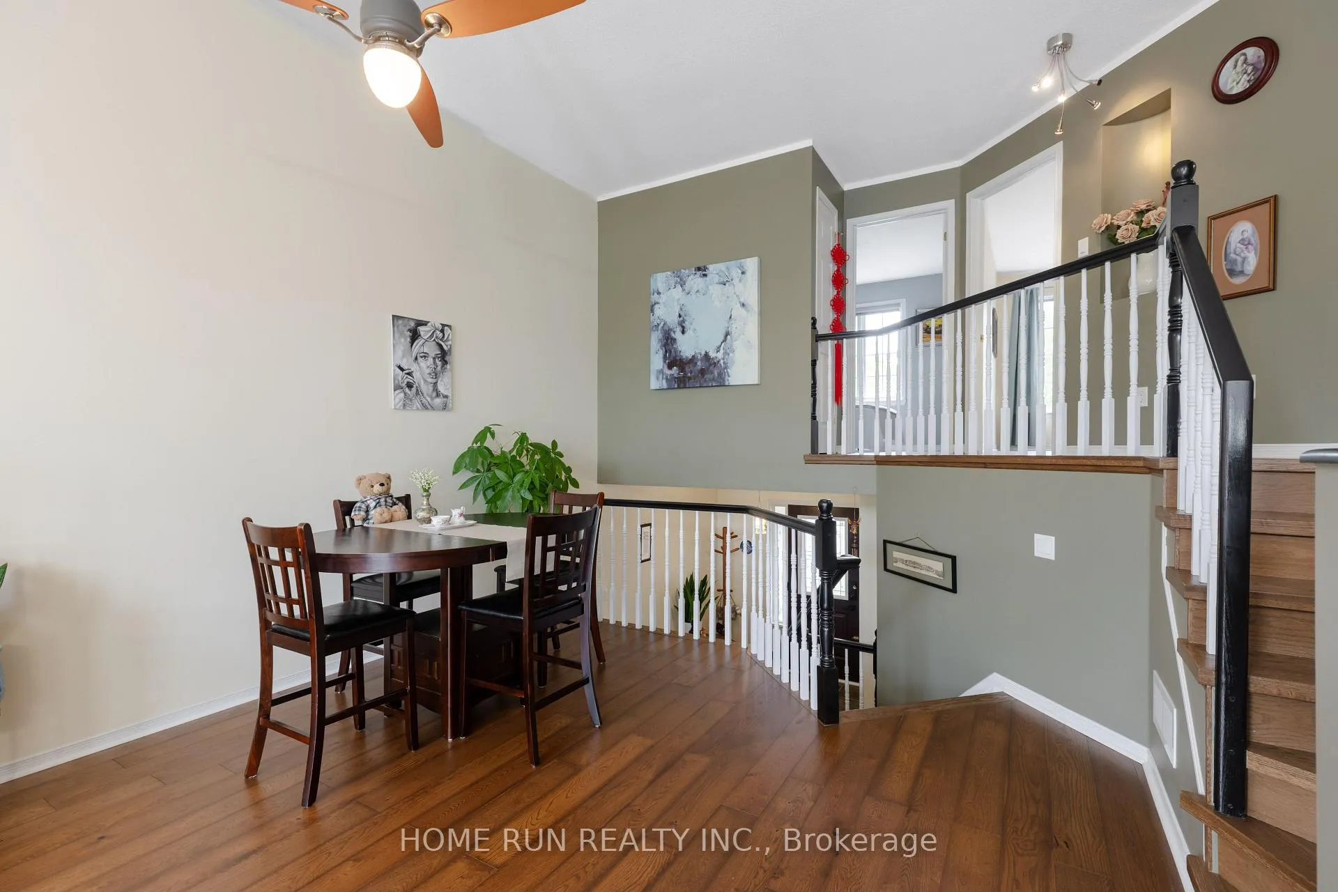 Photo 4 of 9 Macassa Circle, Ottawa, Kanata - Kanata Lakes/Heritage Hills — HOMEH