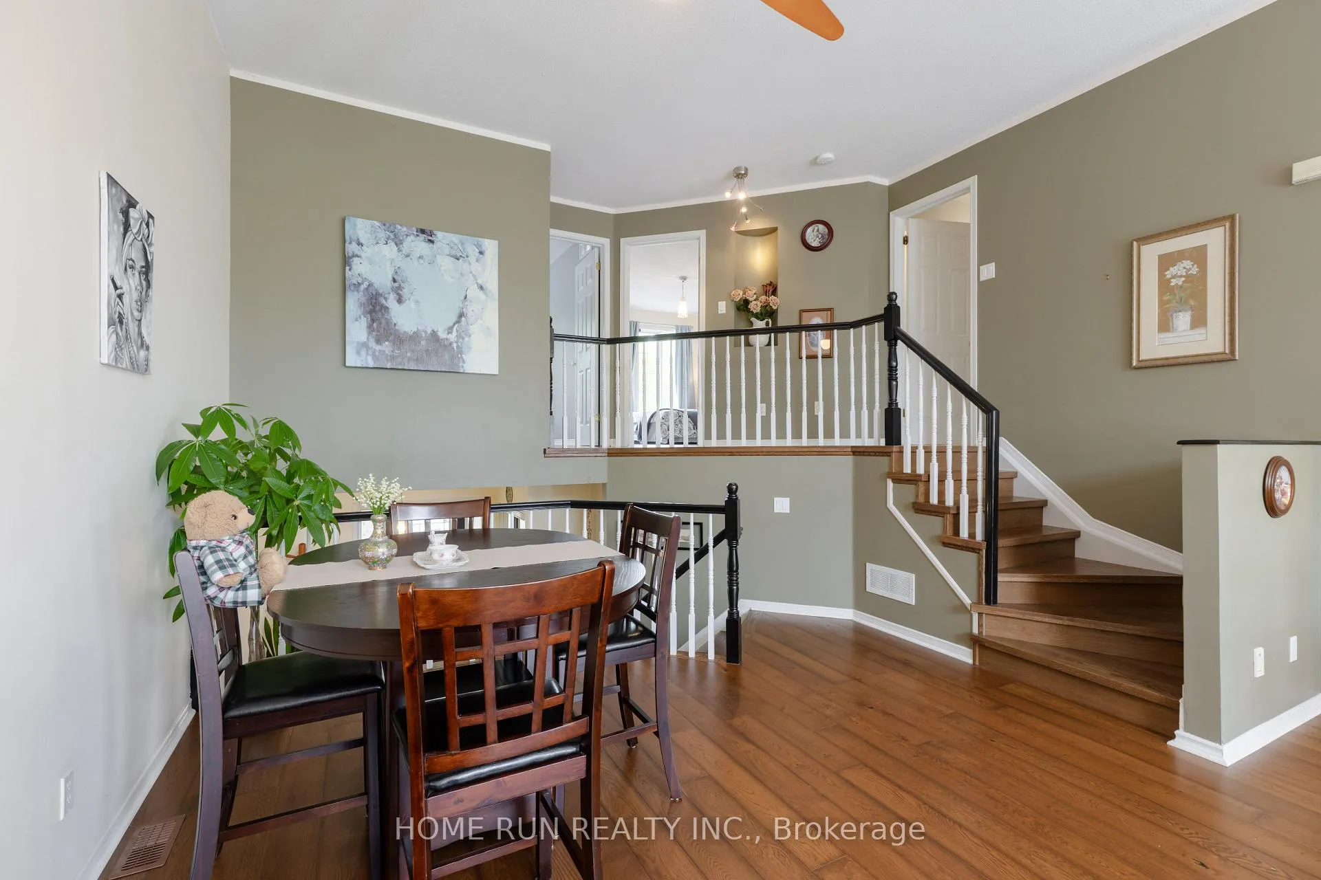 Photo 5 of 9 Macassa Circle, Ottawa, Kanata - Kanata Lakes/Heritage Hills — HOMEH