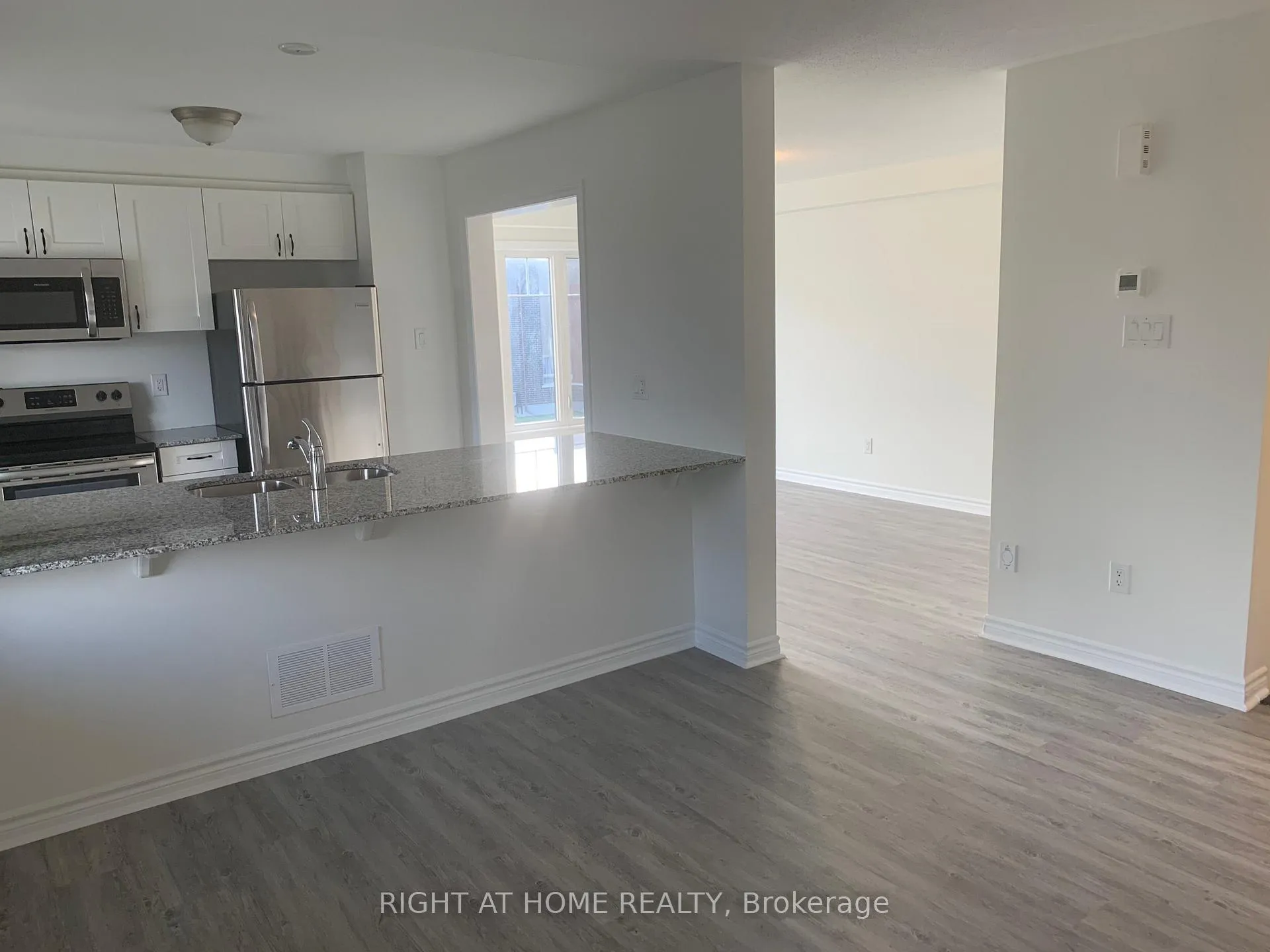 Photo 4 of 46 Squashberry Lane, Ottawa, Kanata - Emerald Meadows/Trailwest — HOMEH