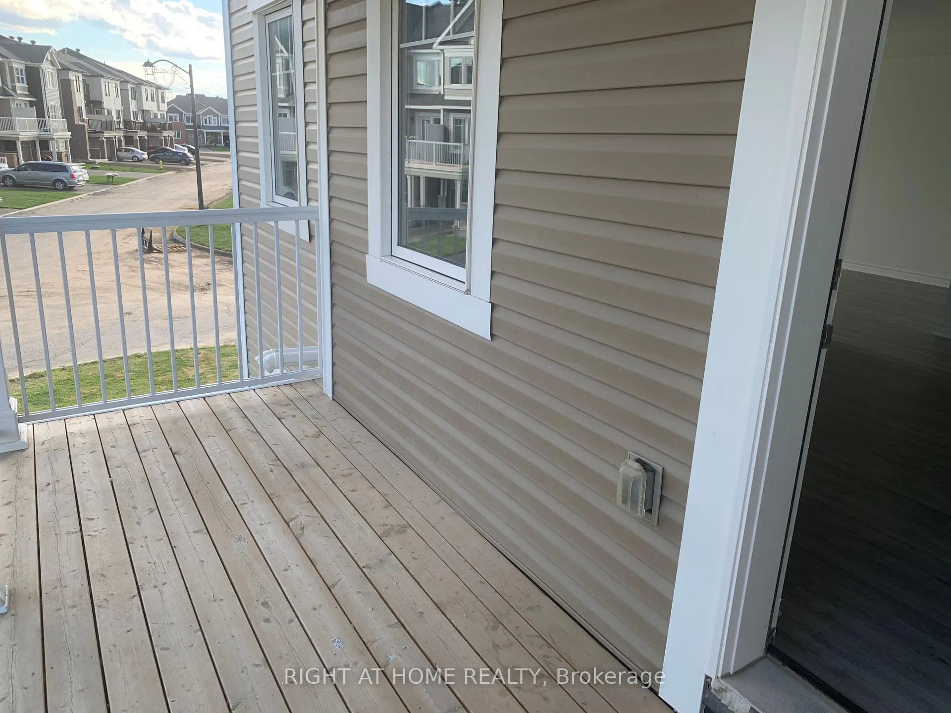 Photo 9 of 46 Squashberry Lane, Ottawa, Kanata - Emerald Meadows/Trailwest — HOMEH