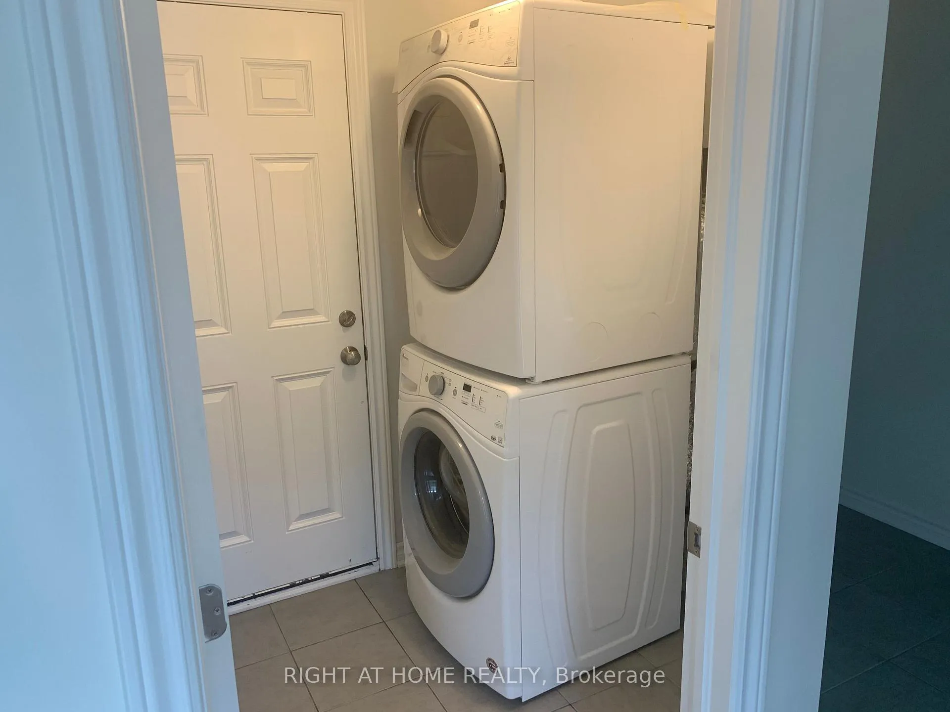 Photo 19 of 46 Squashberry Lane, Ottawa, Kanata - Emerald Meadows/Trailwest — HOMEH