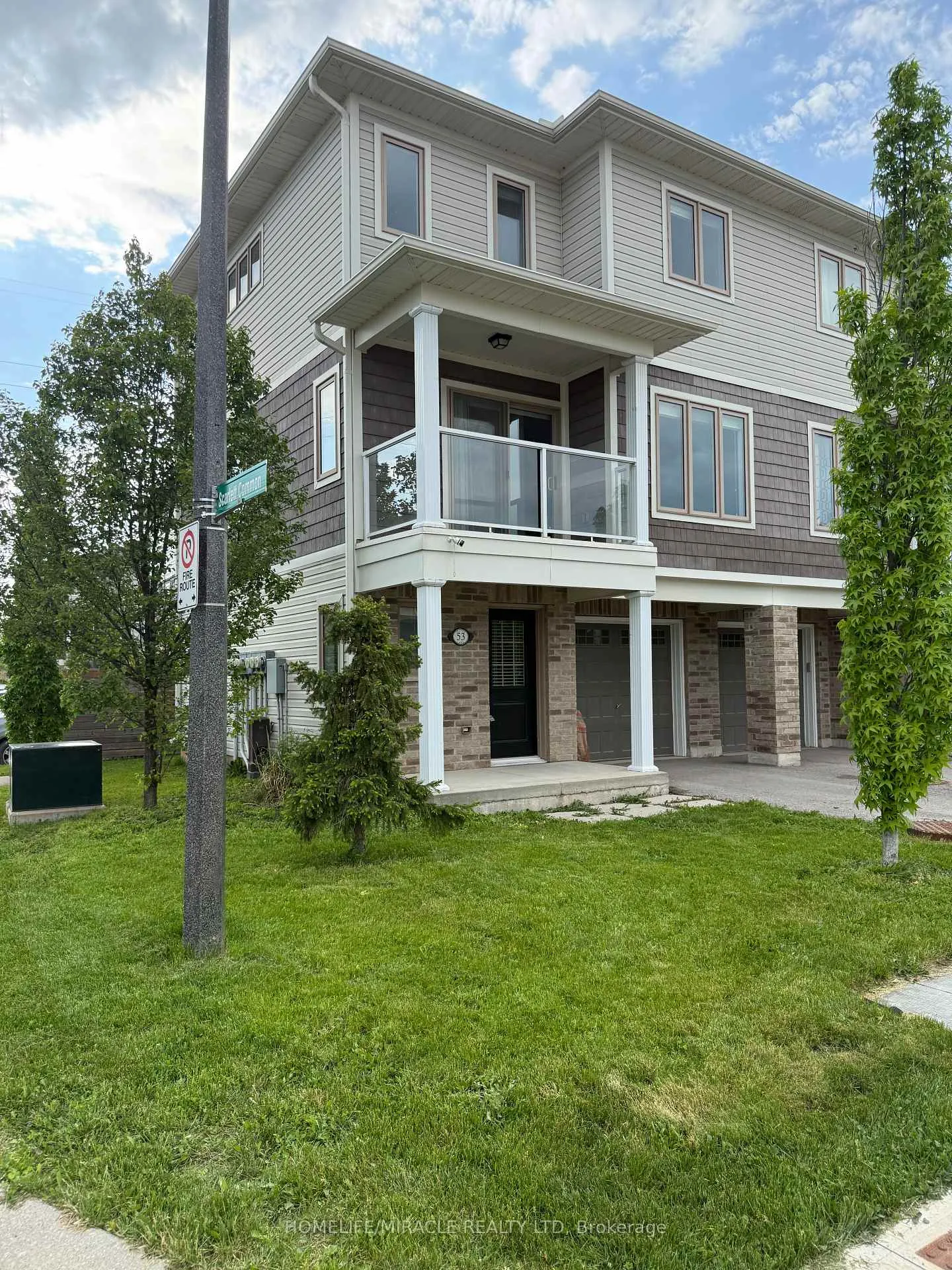 Photo 3 of 53 Oliver Lane, St. Catharines, Secord Woods — HOMEH