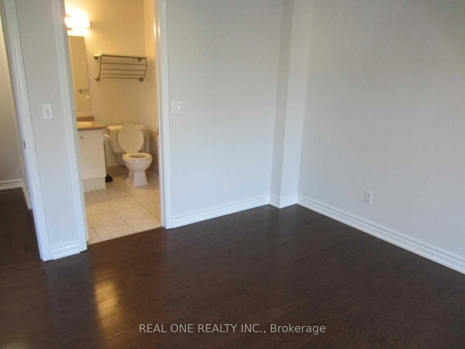 Photo 13 of Unit 5, 6 Cox Boulevard, Markham, Unionville — HOMEH